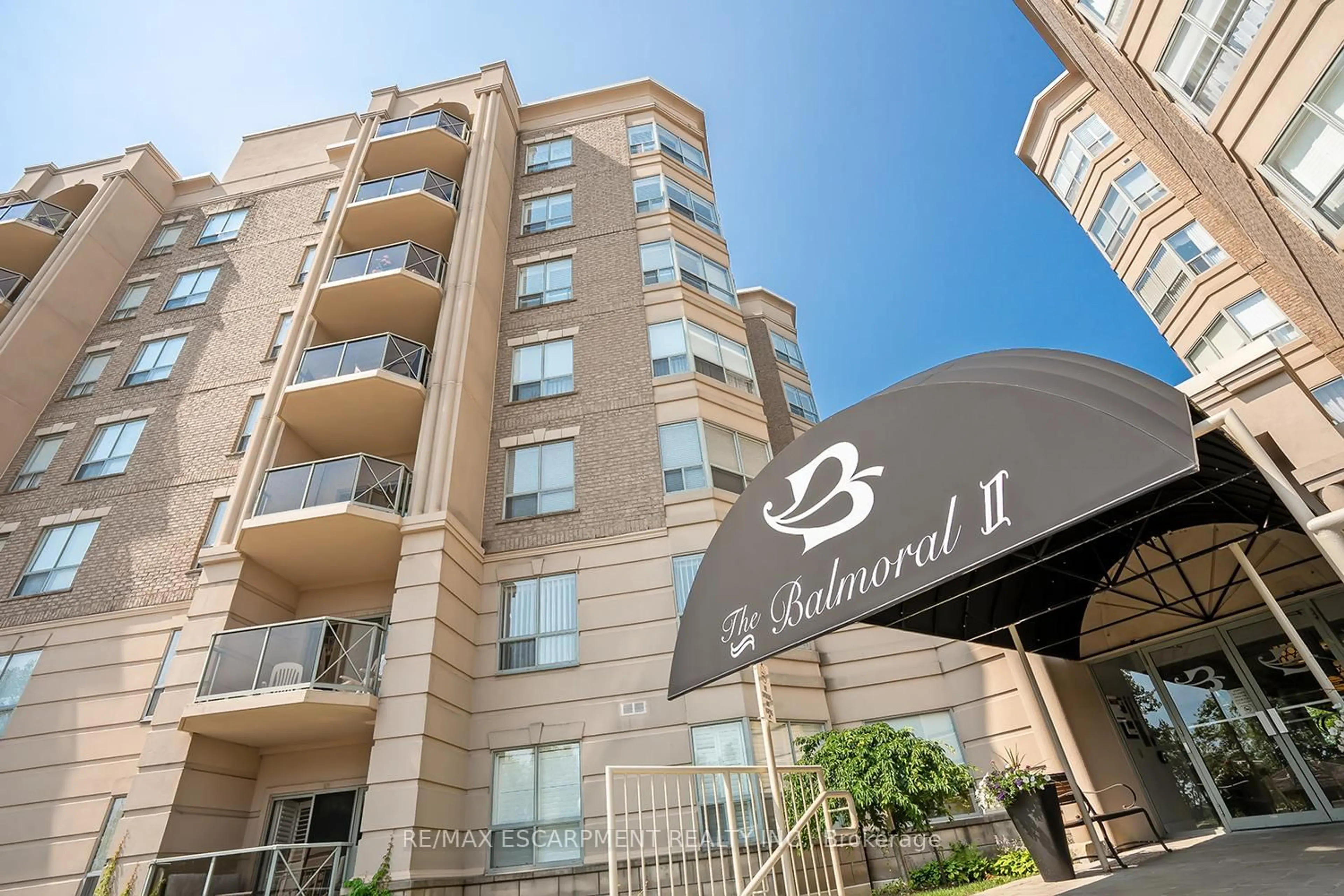 Indoor foyer for 2085 Amherst Heights Dr #108, Burlington Ontario L7P 5C2