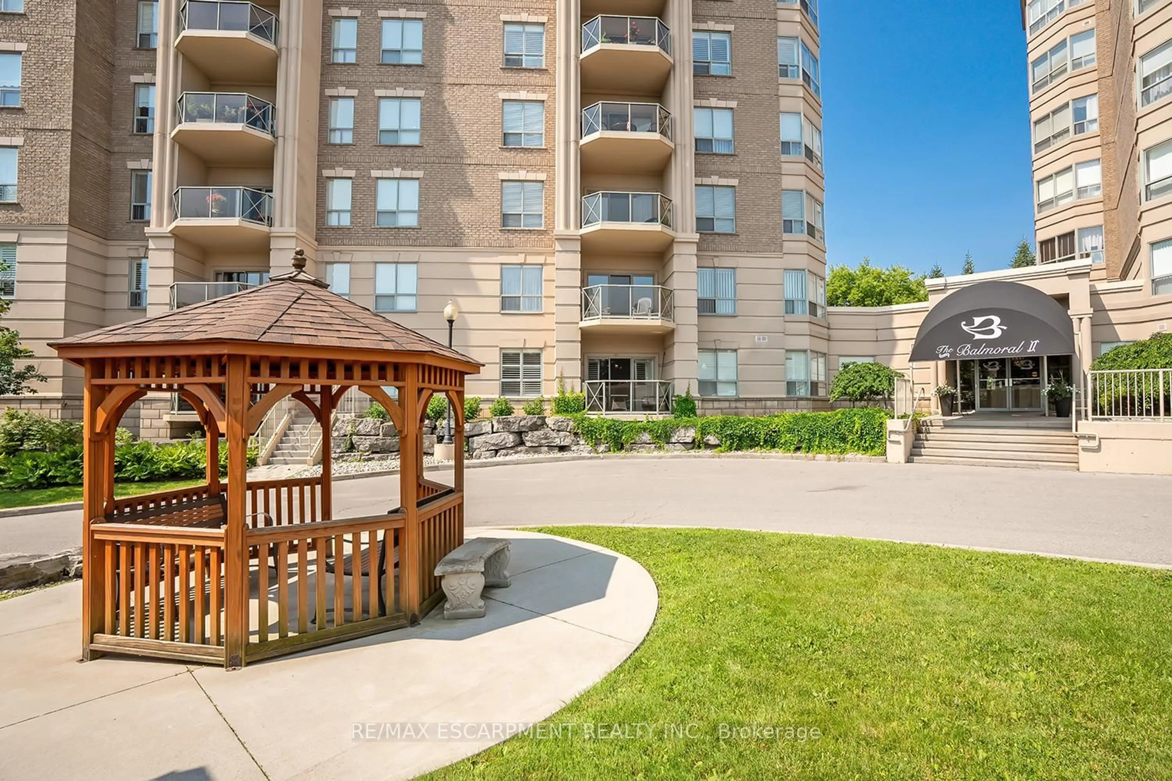 Patio, water/lake/river/ocean view for 2085 Amherst Heights Dr #108, Burlington Ontario L7P 5C2