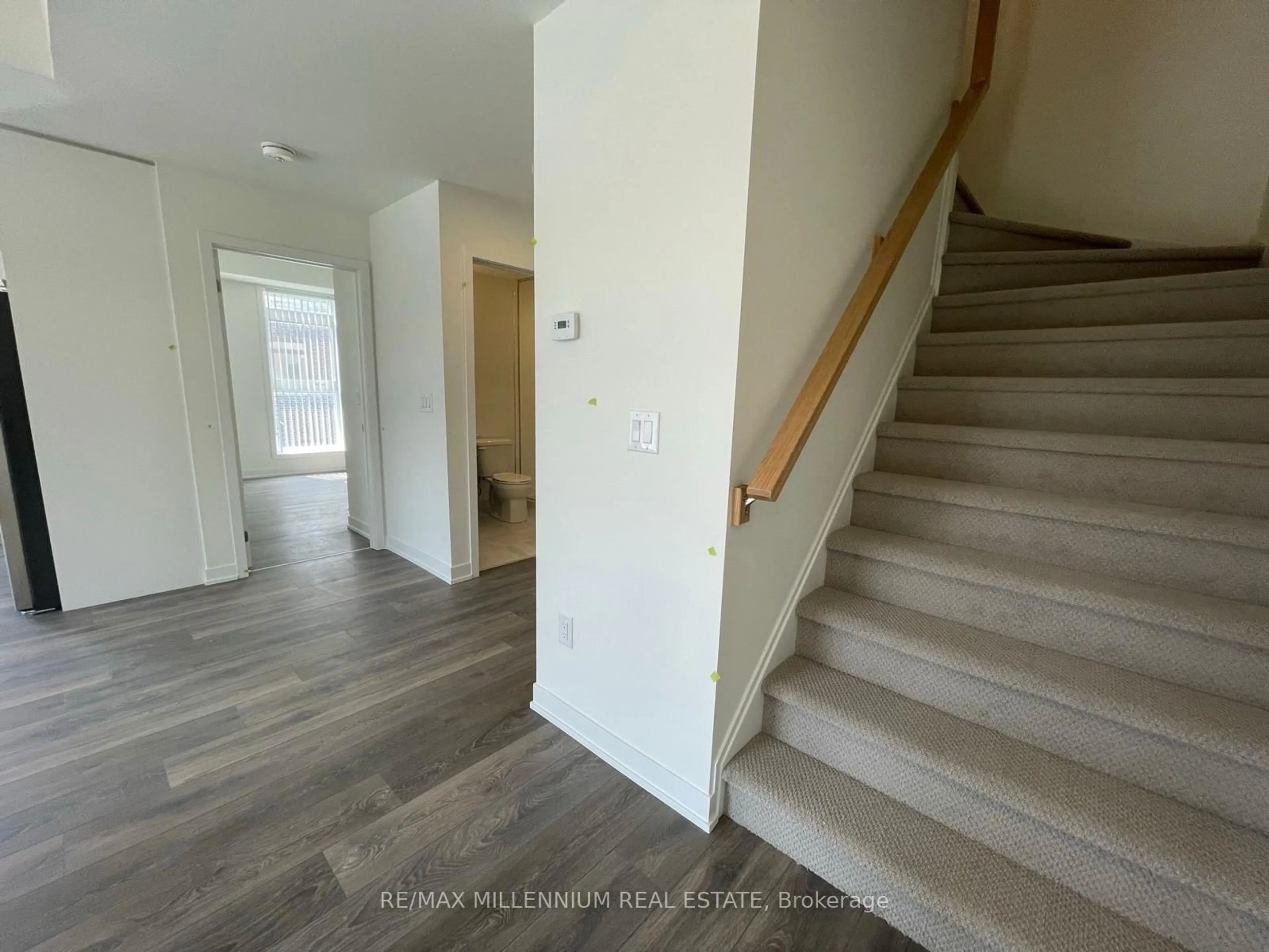 Unknown for 140 Canon Jackson Dr #212, Toronto Ontario M6M 0B9