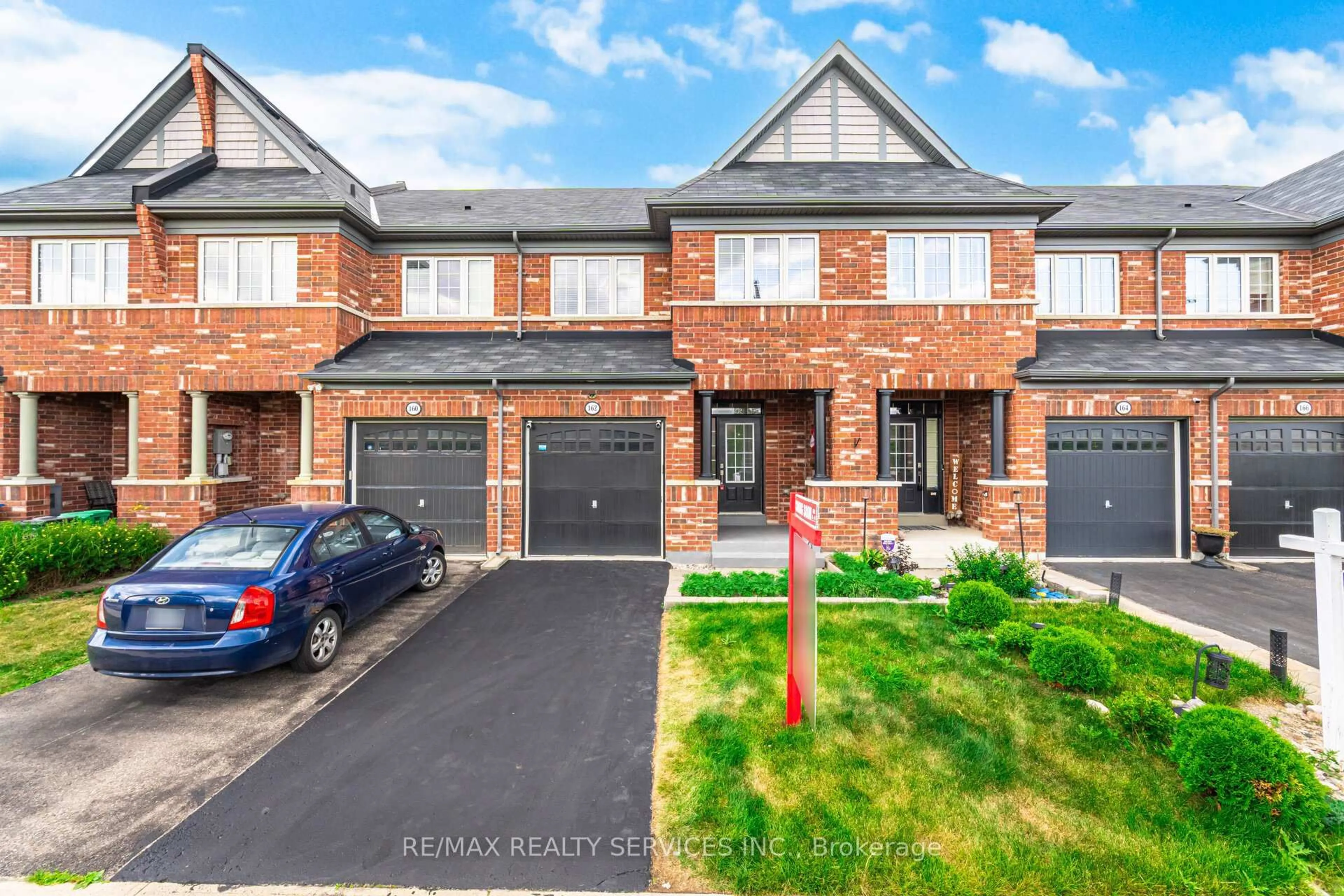 A pic from outside/outdoor area/front of a property/back of a property/a pic from drone, street for 162 Sussexvale Dr, Brampton Ontario L6R 3R2