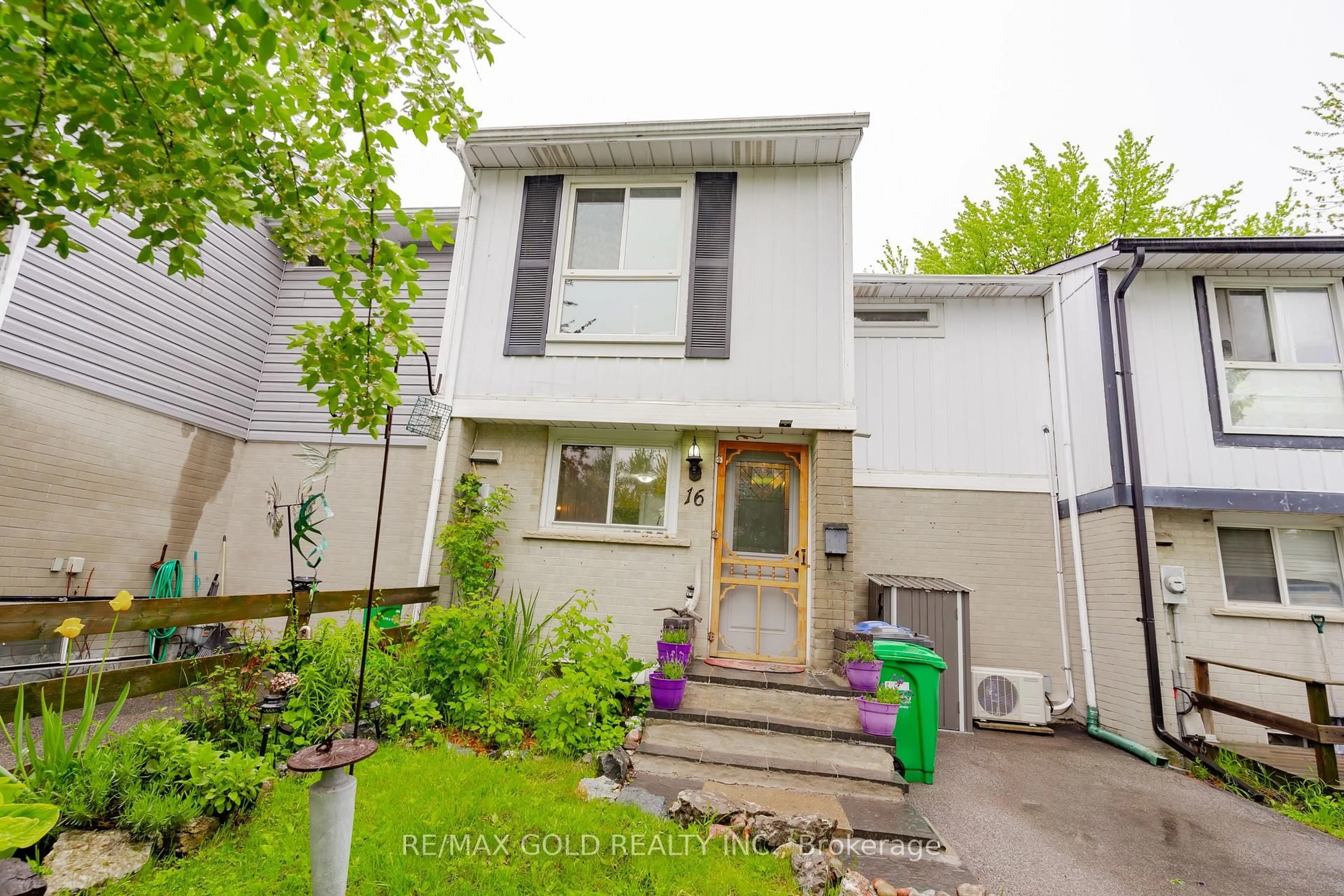 Unknown for 16 Gatsby Sq, Brampton Ontario L6S 2H4