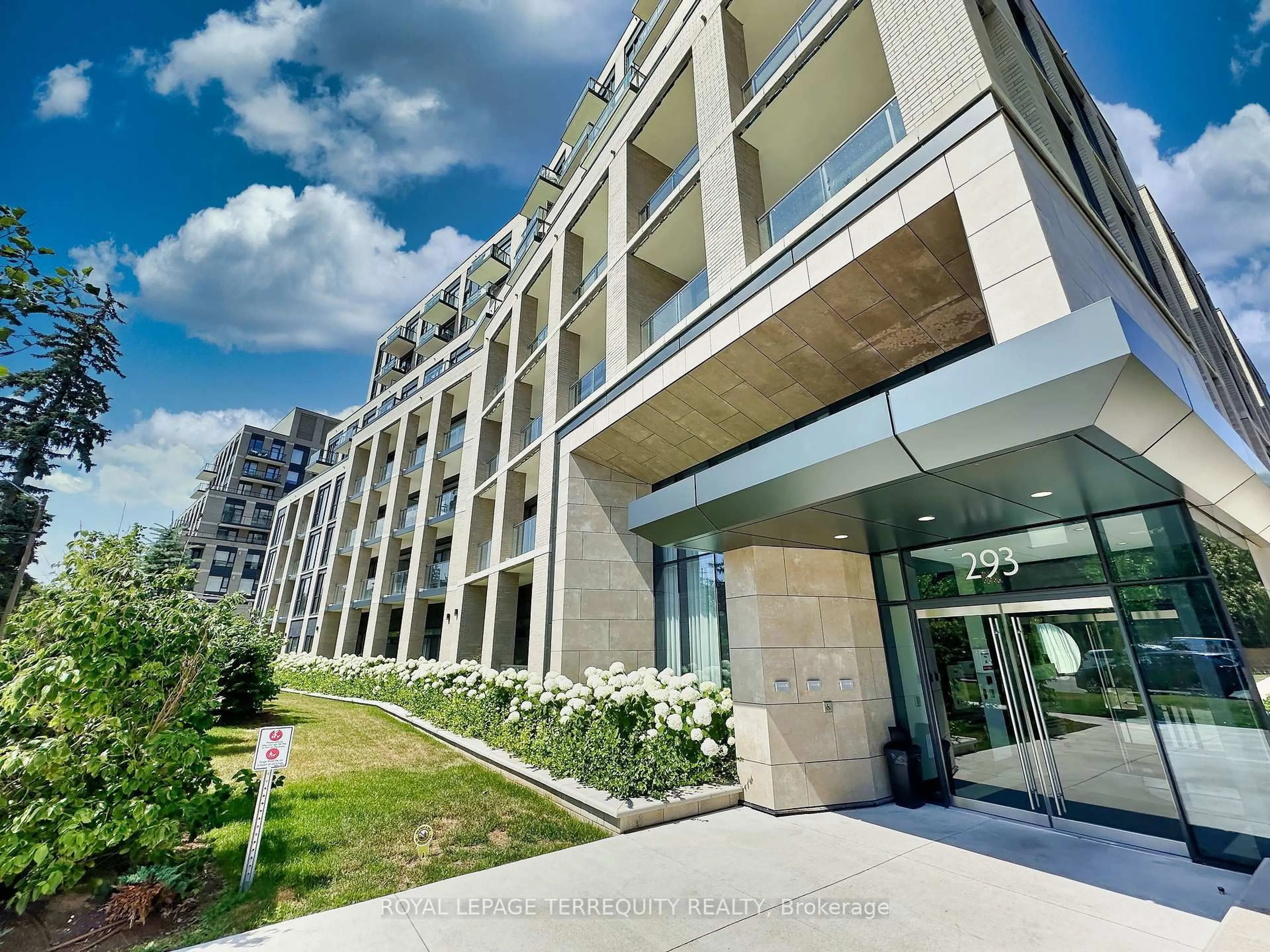 Indoor foyer for 293 The Kingsway #615, Toronto Ontario M9A 0E8