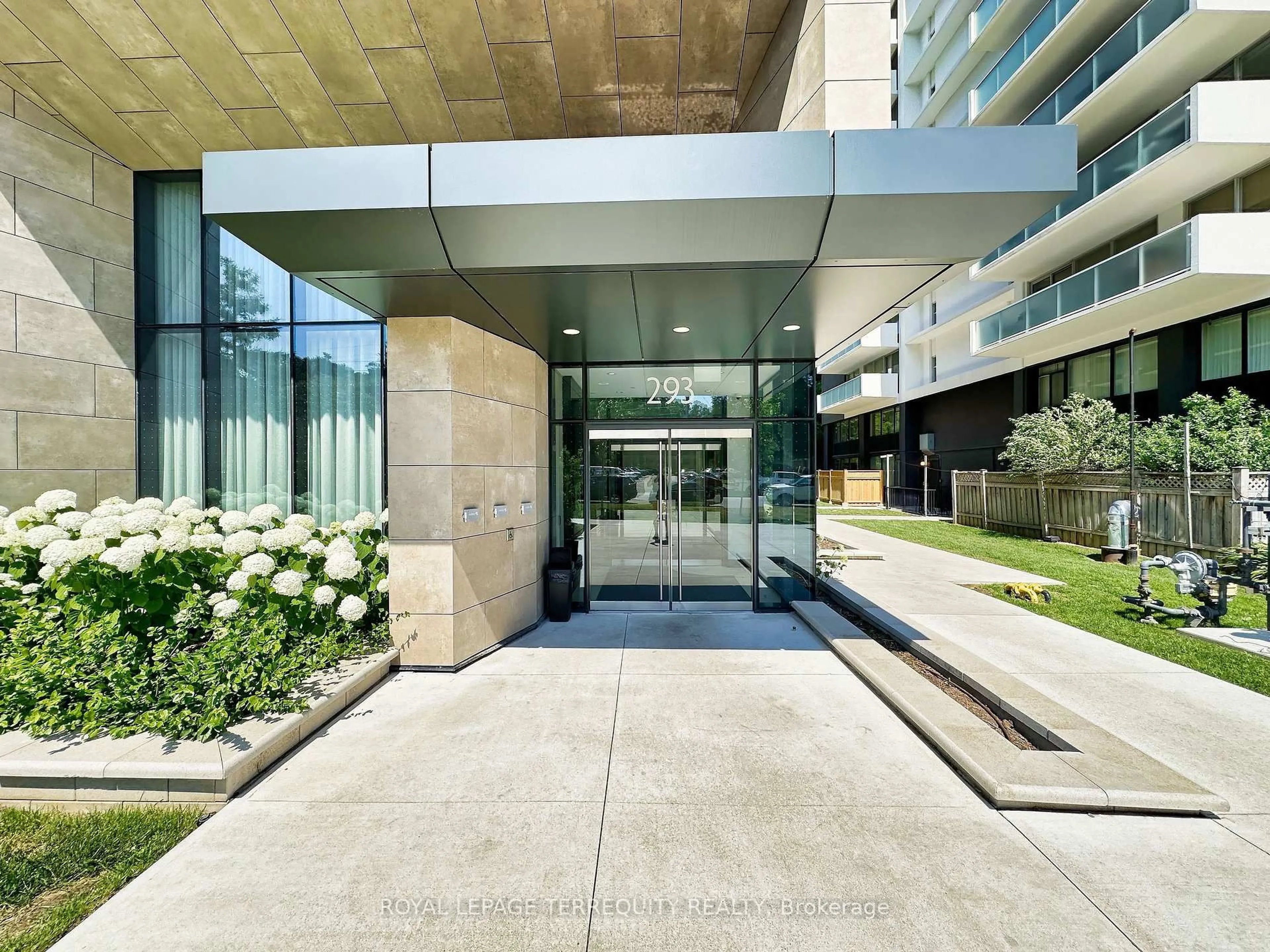 Indoor foyer for 293 The Kingsway #615, Toronto Ontario M9A 0E8