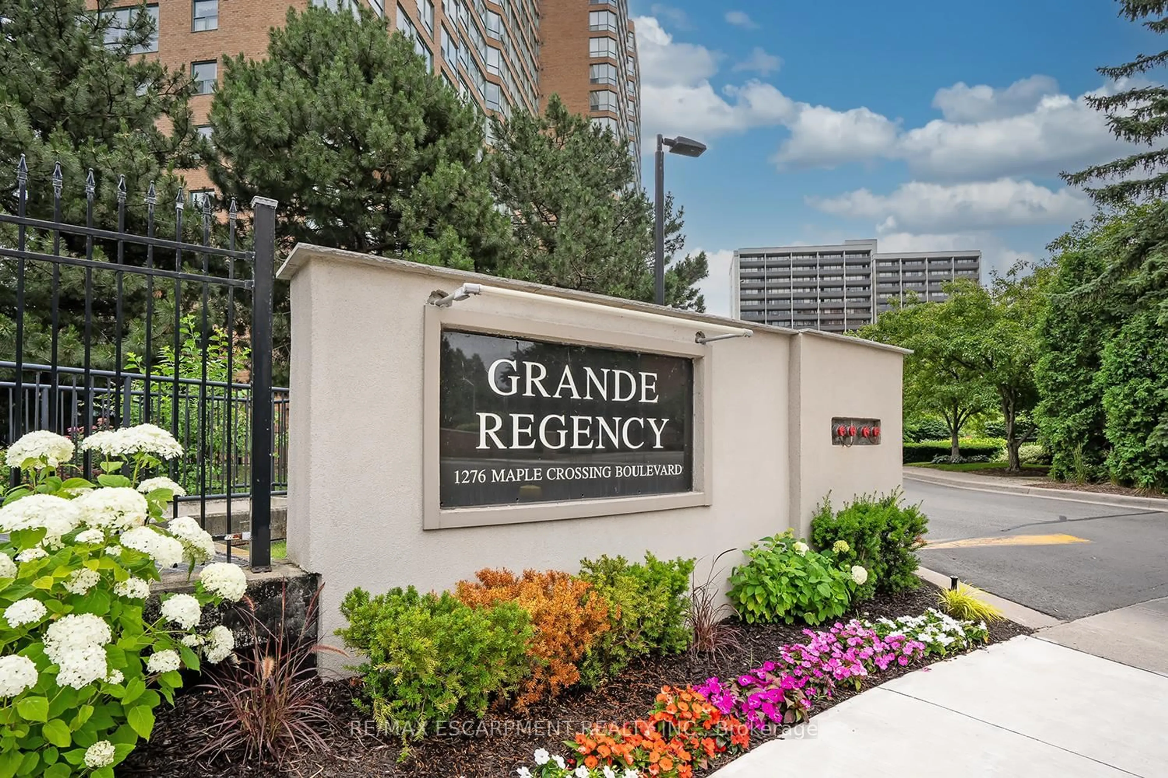 Indoor entryway for 1276 Maple Crossing Blvd #612, Burlington Ontario L7S 2J9