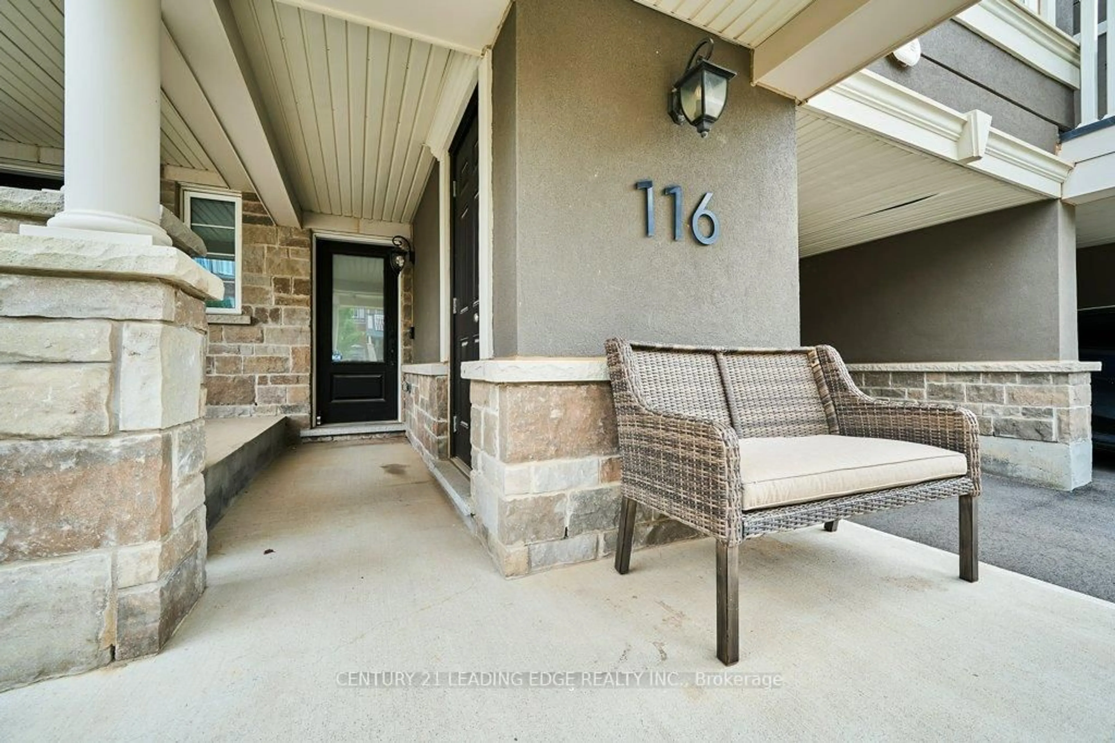 Patio, street for 116 Christopher Rd, Oakville Ontario L6H 0Y1