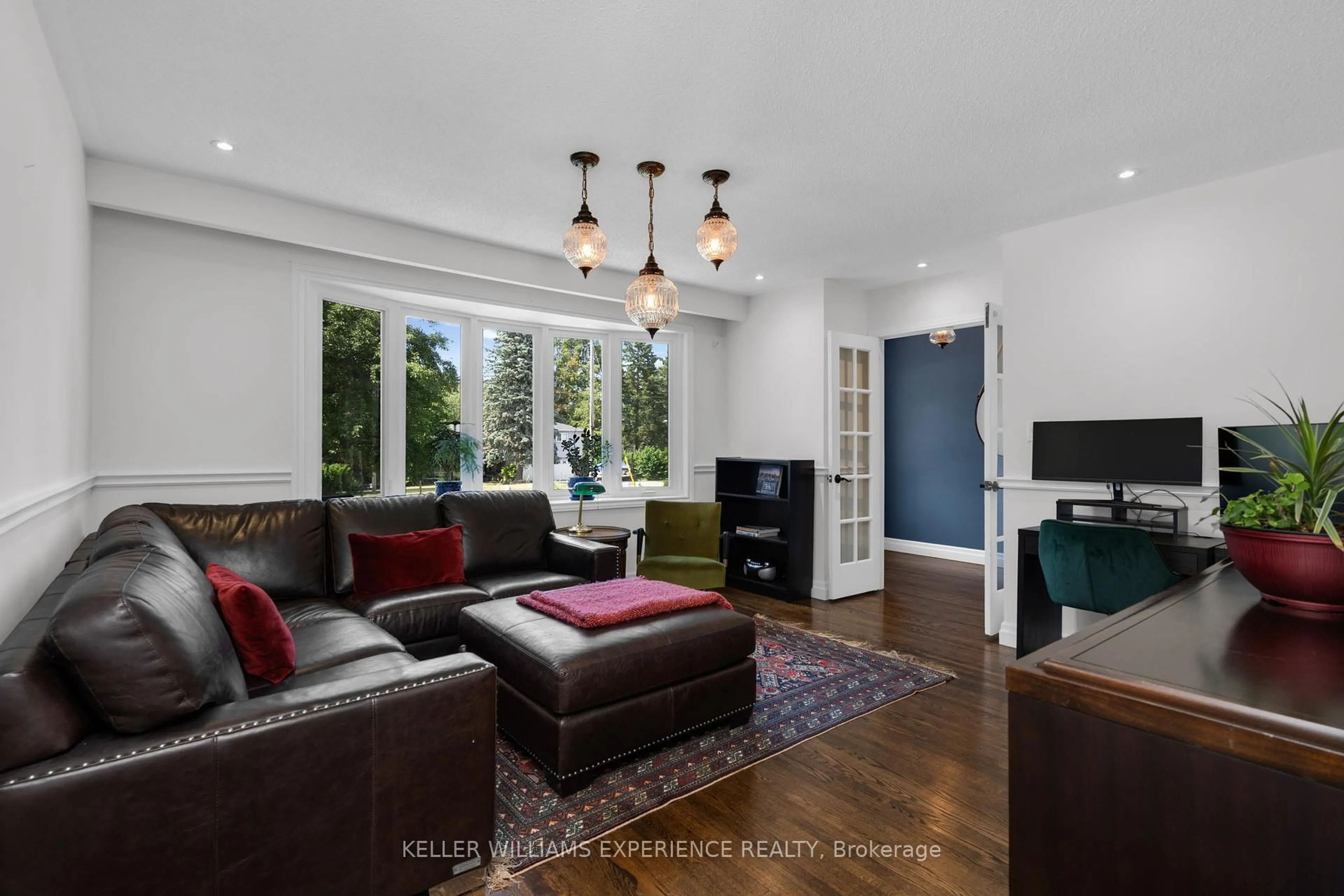 Living room with furniture, unknown for 28 Larry St, Caledon Ontario L7C 1K8