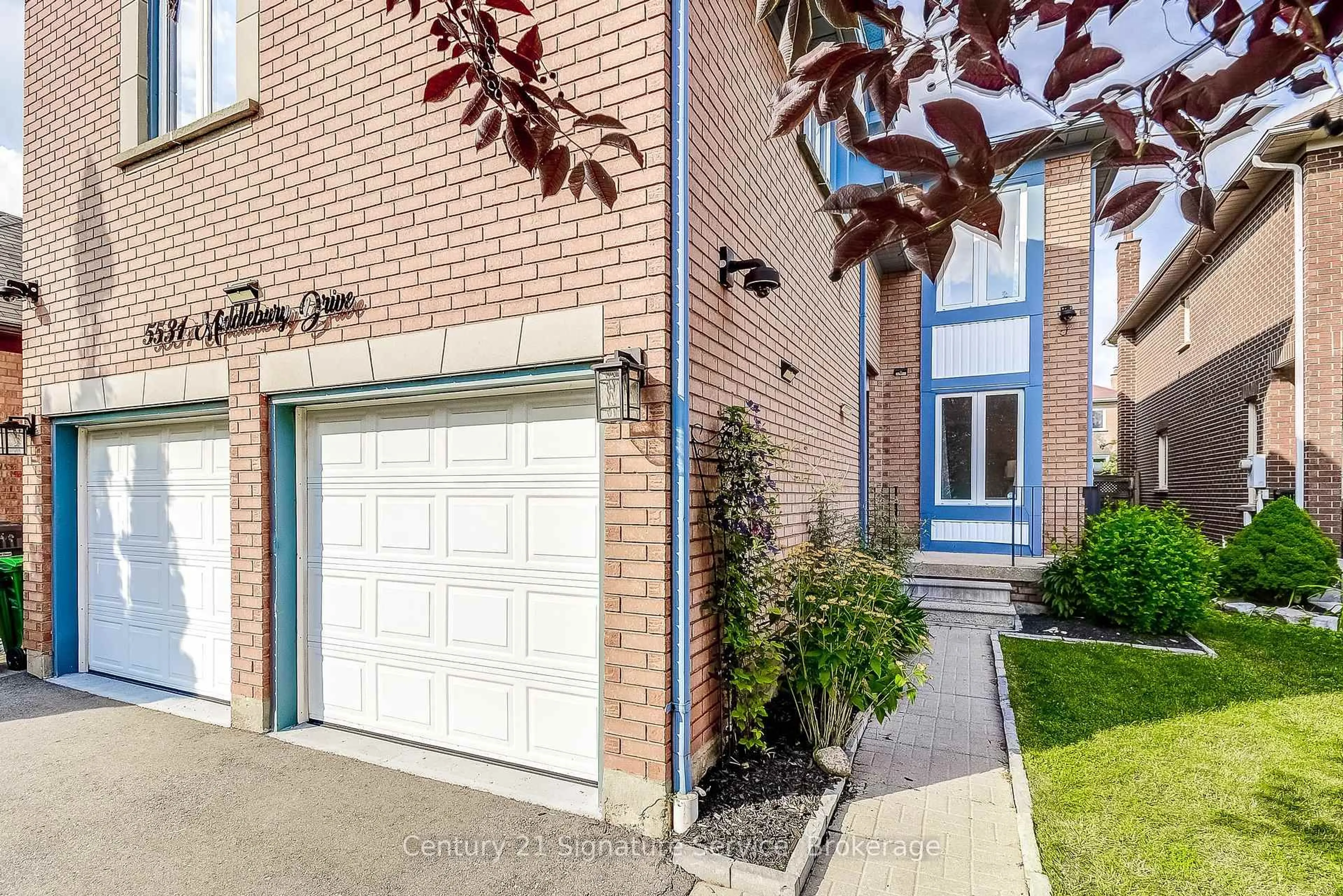 Home with brick exterior material, street for 5531 Middlebury Dr, Mississauga Ontario L5M 5G7