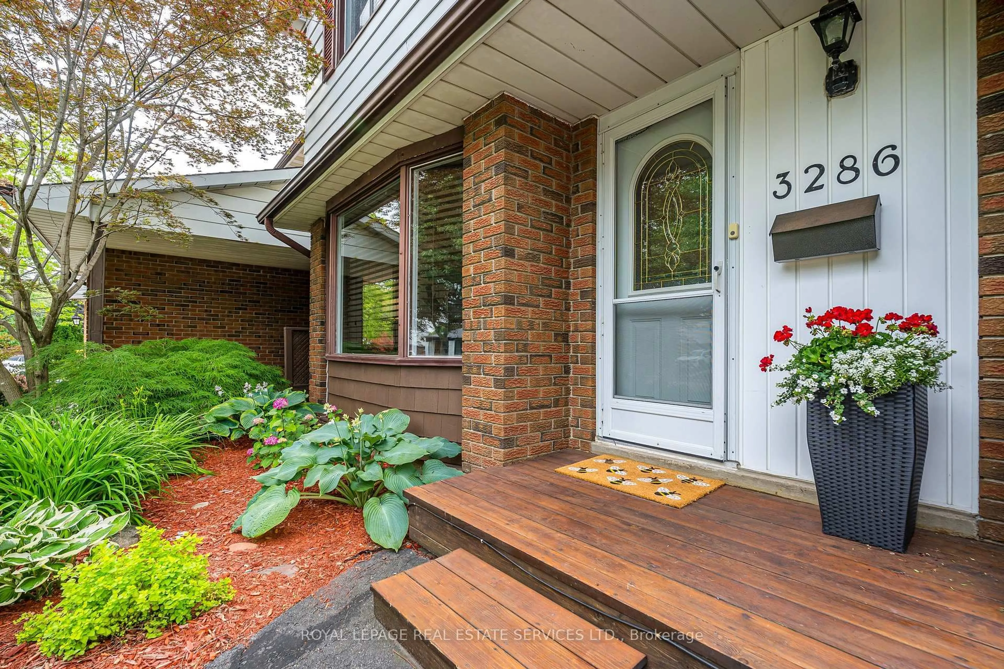 Unknown for 3286 Chokecherry Cres, Mississauga Ontario L5L 1A9