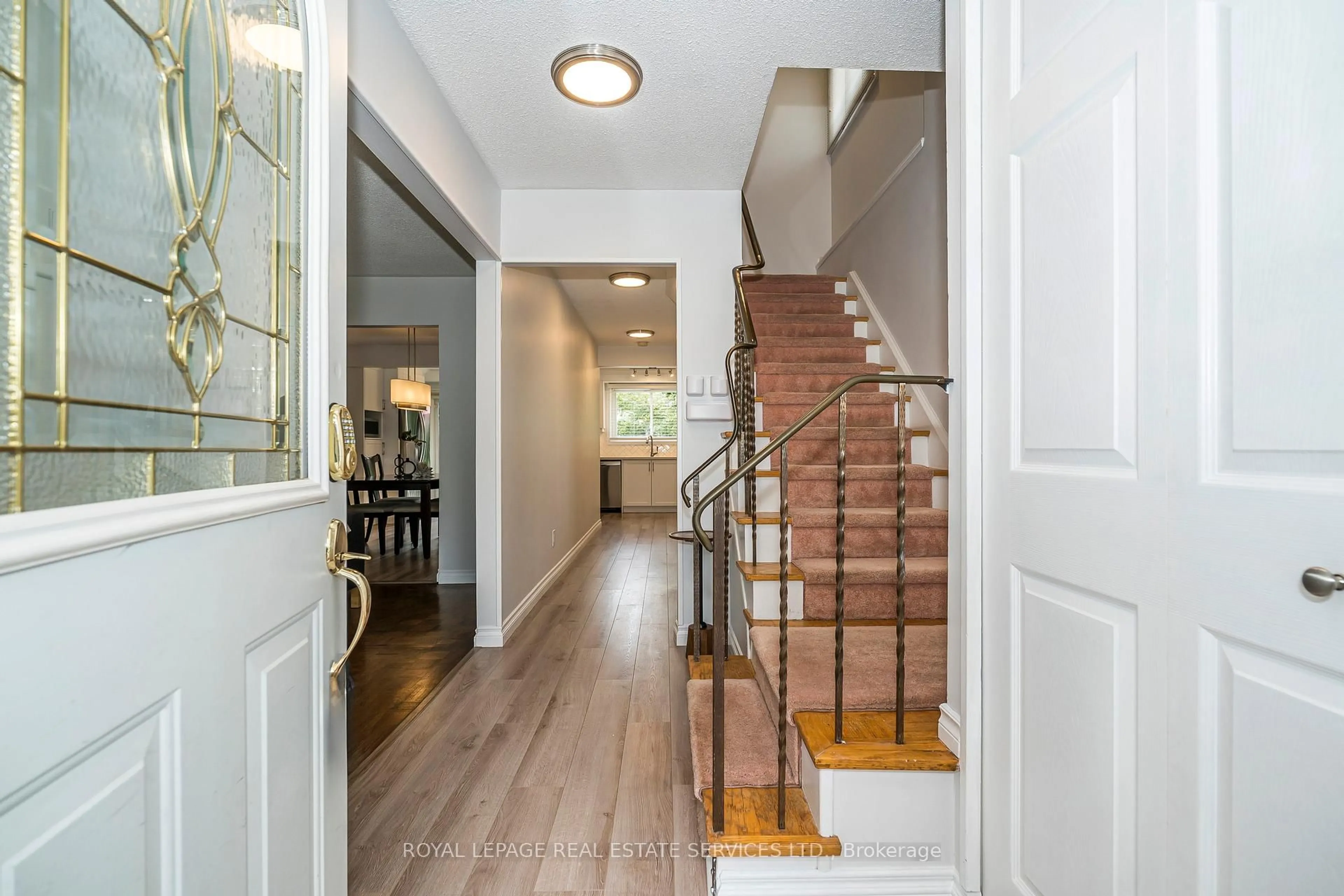 Indoor entryway for 3286 Chokecherry Cres, Mississauga Ontario L5L 1A9