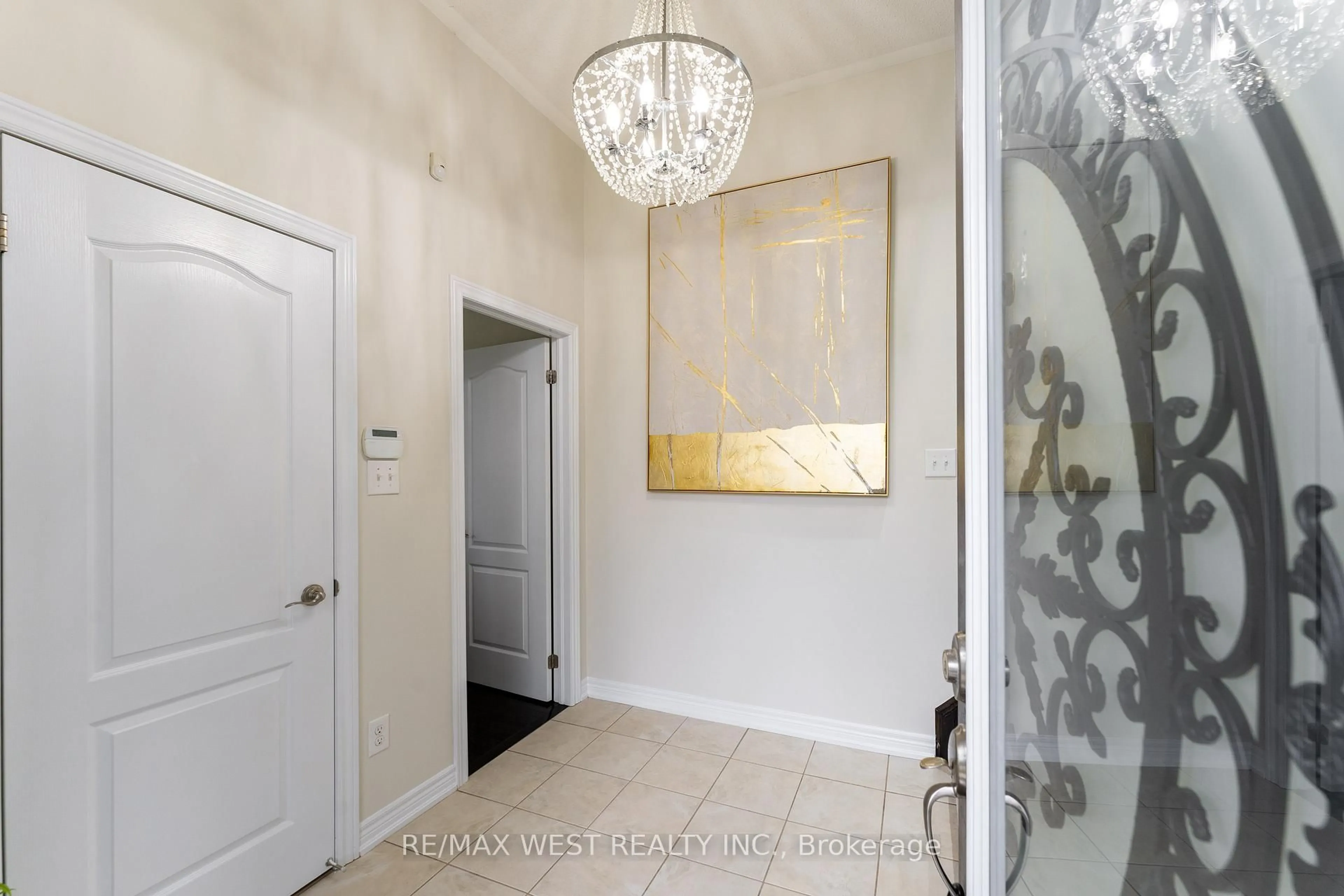 Indoor entryway for 2120 Fiddlers Way, Oakville Ontario L5M 0M5