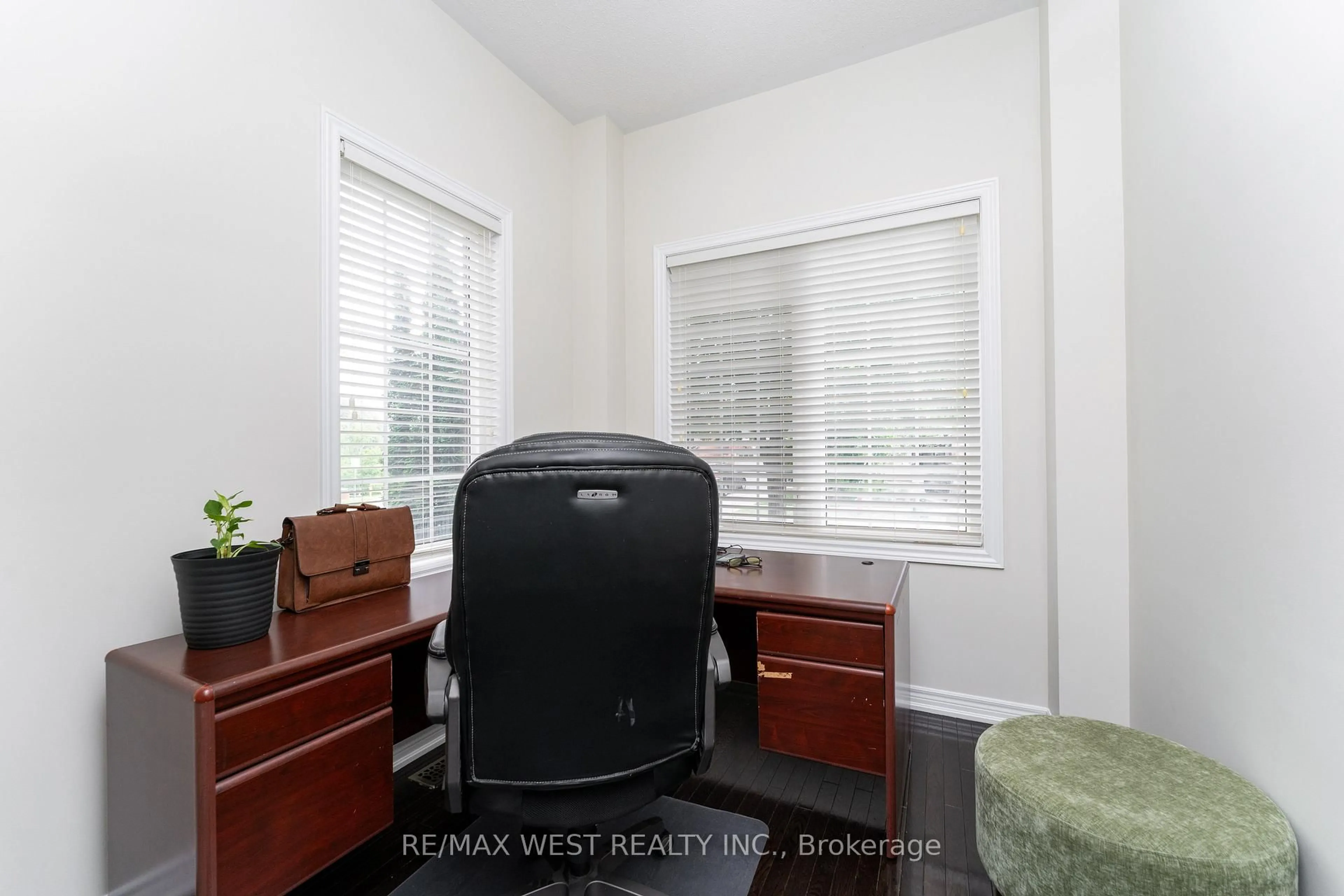 A pic of a room for 2120 Fiddlers Way, Oakville Ontario L5M 0M5