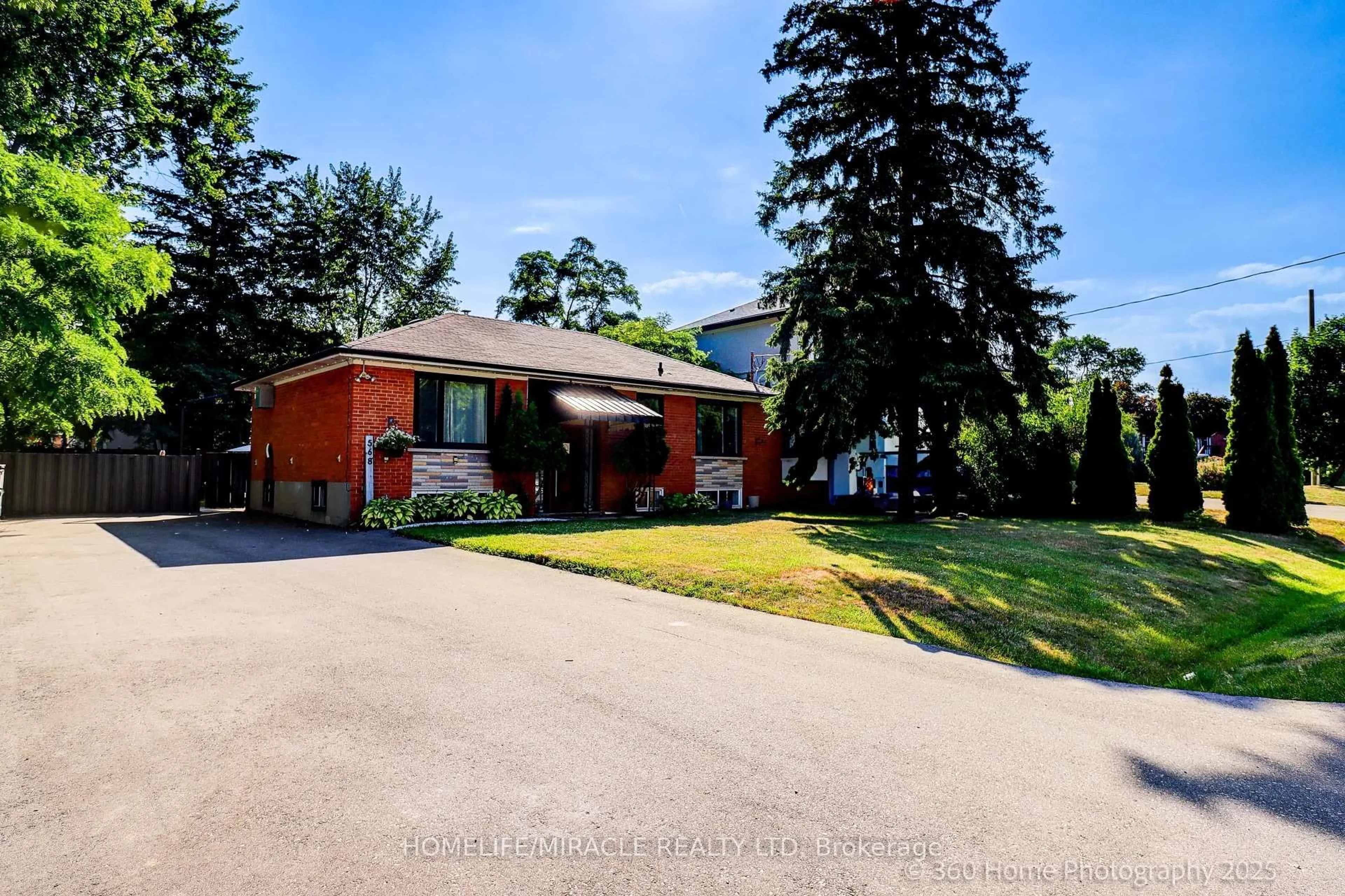 A pic from outside/outdoor area/front of a property/back of a property/a pic from drone, water/lake/river/ocean view for 568 Weir Ave, Oakville Ontario L6L 4X4