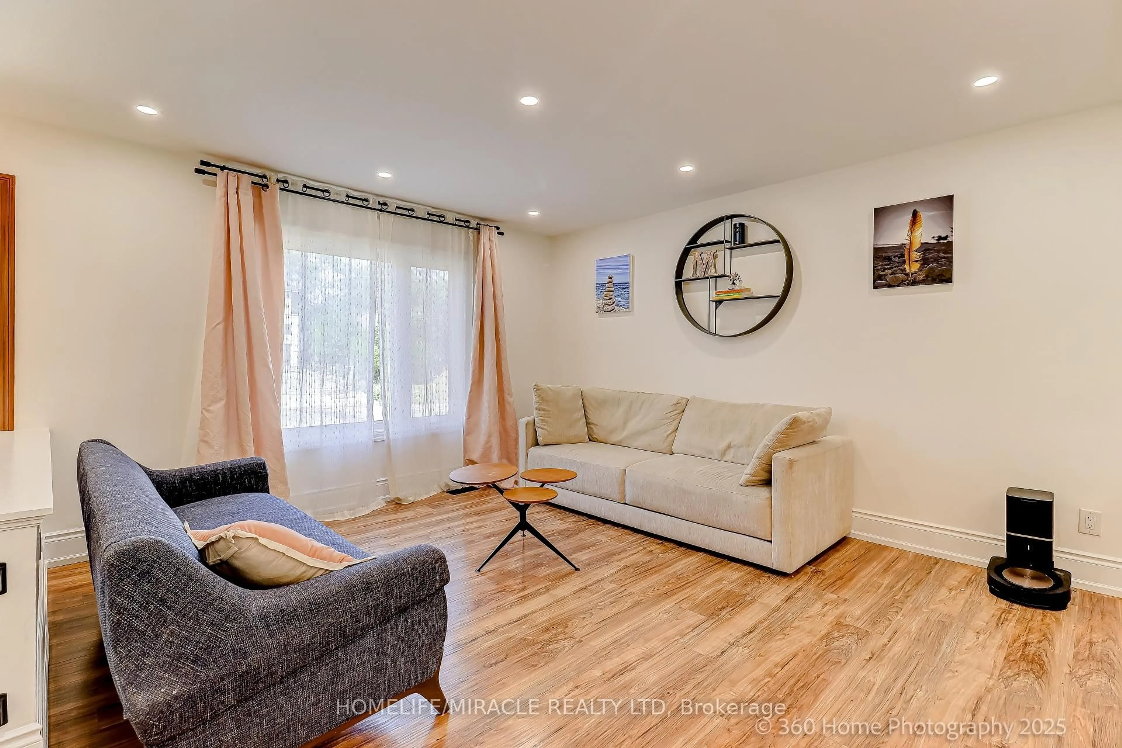 Living room with furniture, wood/laminate floor for 568 Weir Ave, Oakville Ontario L6L 4X4