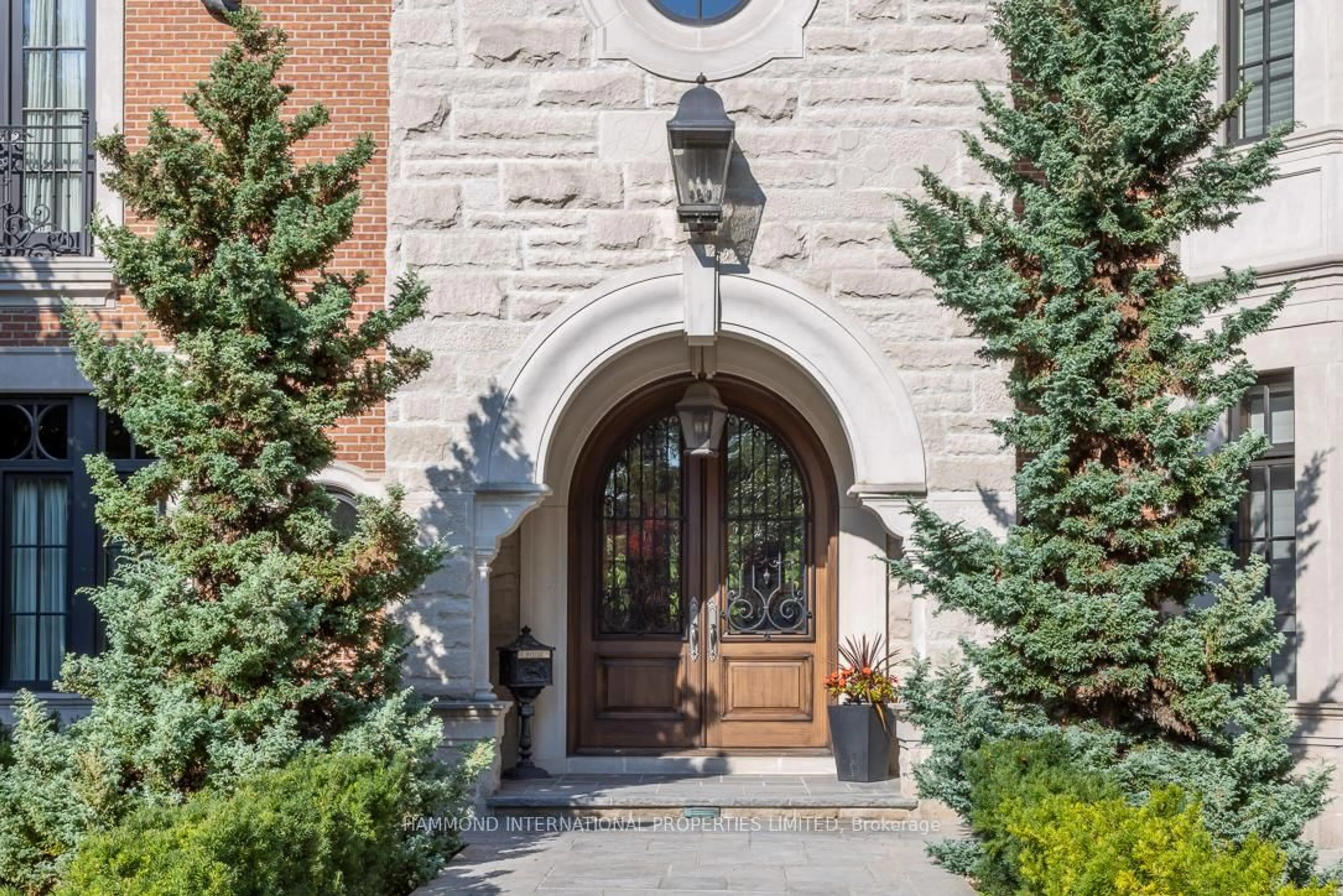 Indoor entryway for 43 North Dr, Toronto Ontario M9A 4R1