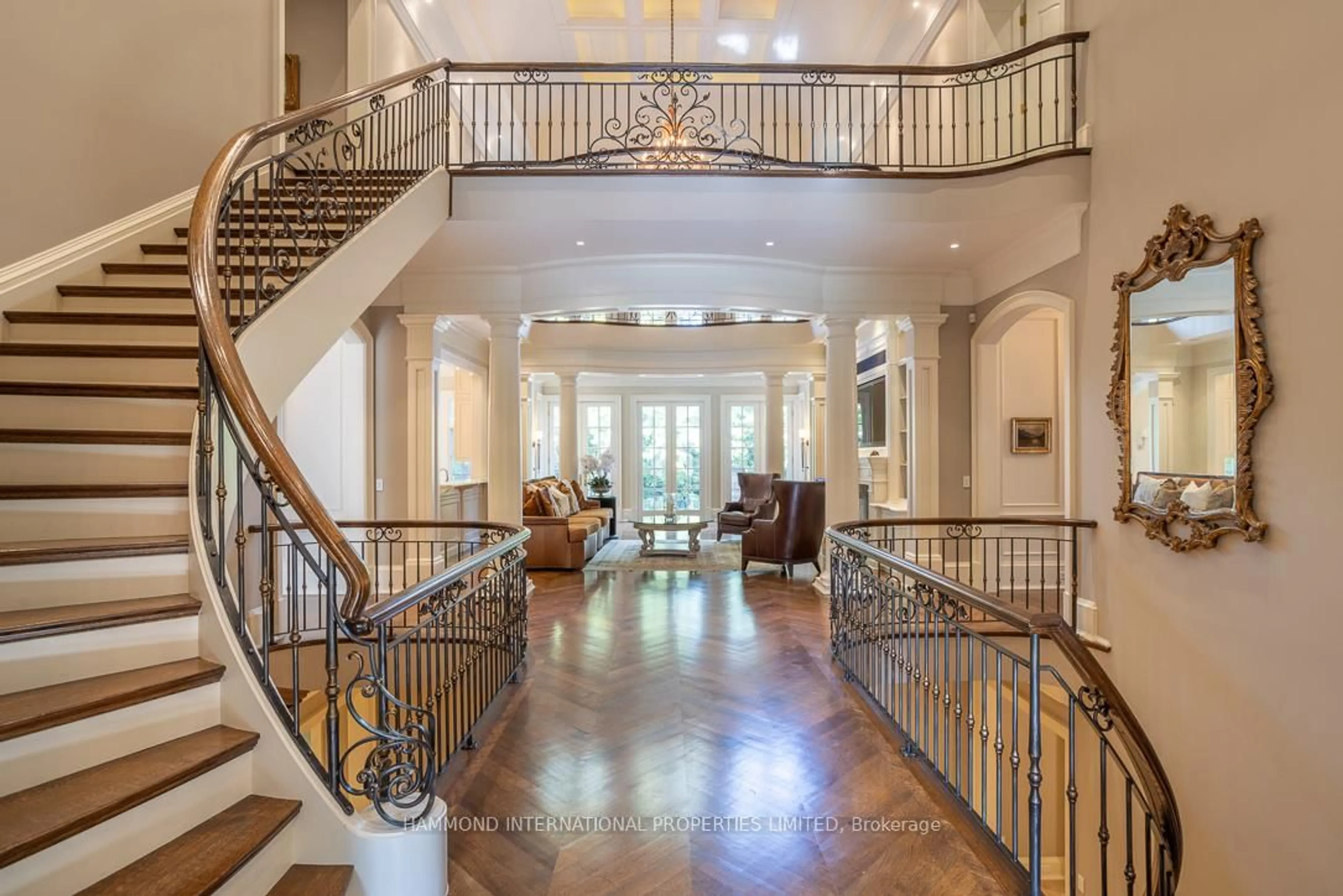 Indoor foyer for 43 North Dr, Toronto Ontario M9A 4R1