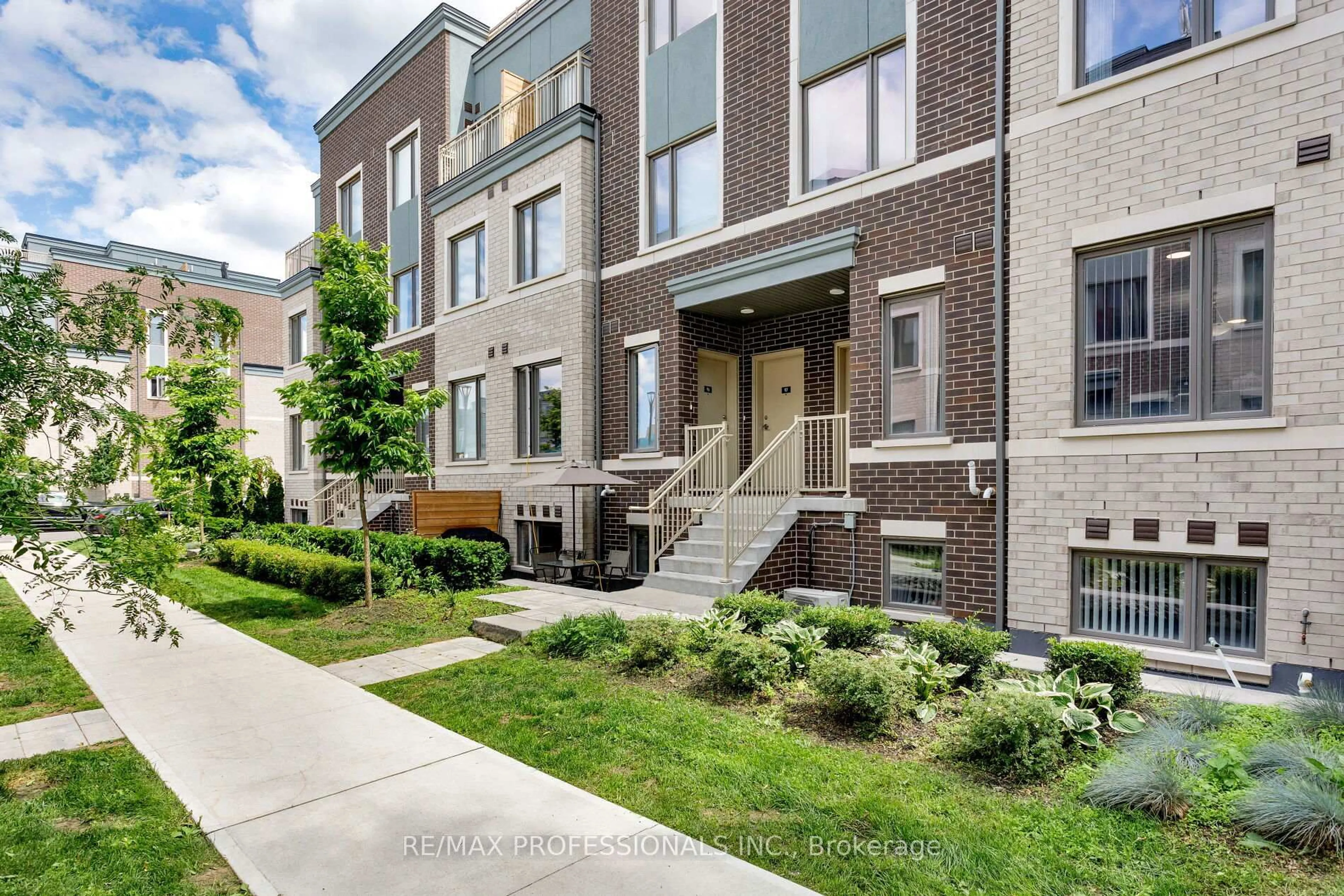 Home with brick exterior material, street for 20 William Jackson Way #98, Toronto Ontario M8V 0J7