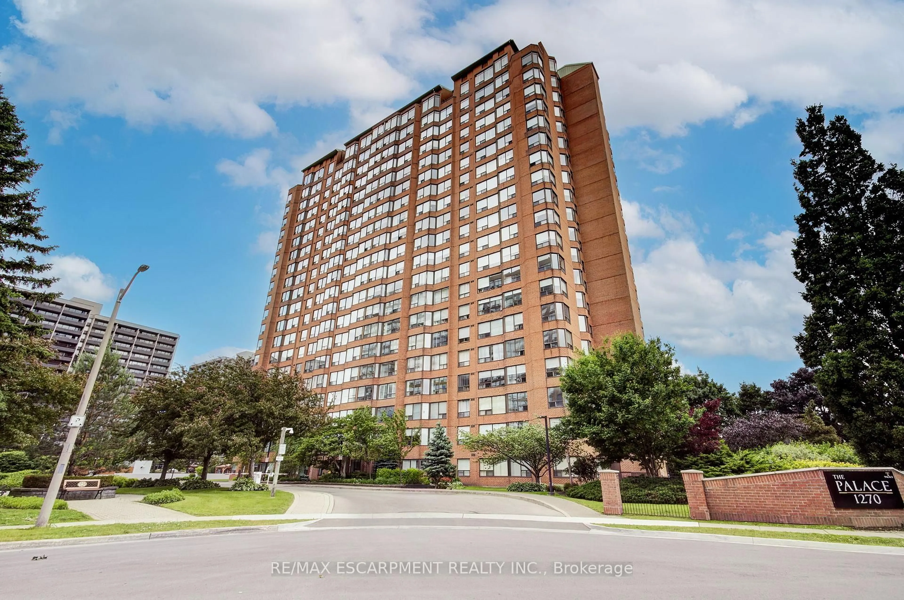 A pic from outside/outdoor area/front of a property/back of a property/a pic from drone, building for 1270 Maple Crossing Blvd #306, Burlington Ontario L7S 2J3