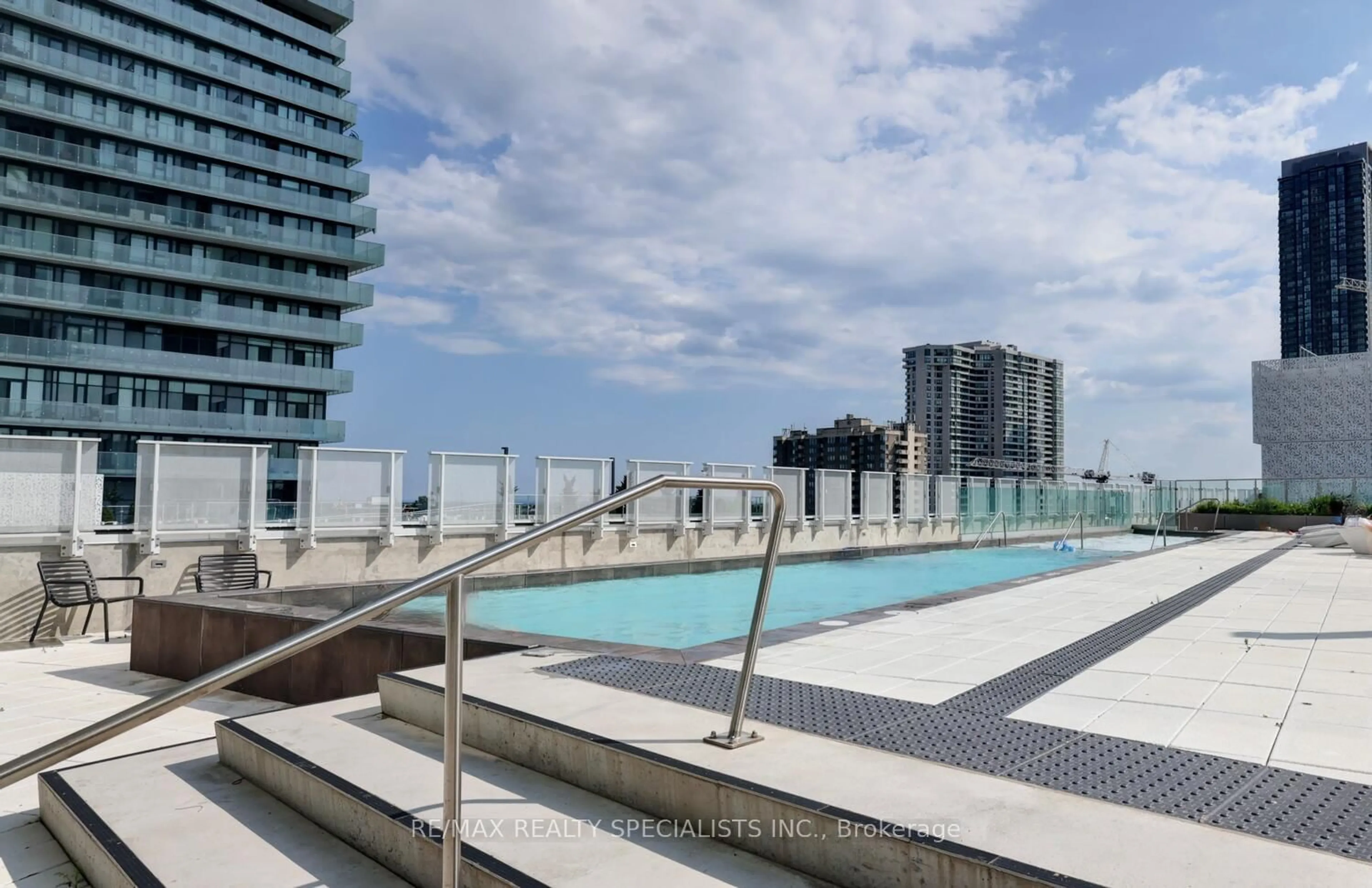 Pool for 3900 CONFEDERATION Pkwy #3401, Mississauga Ontario L5B 0M3