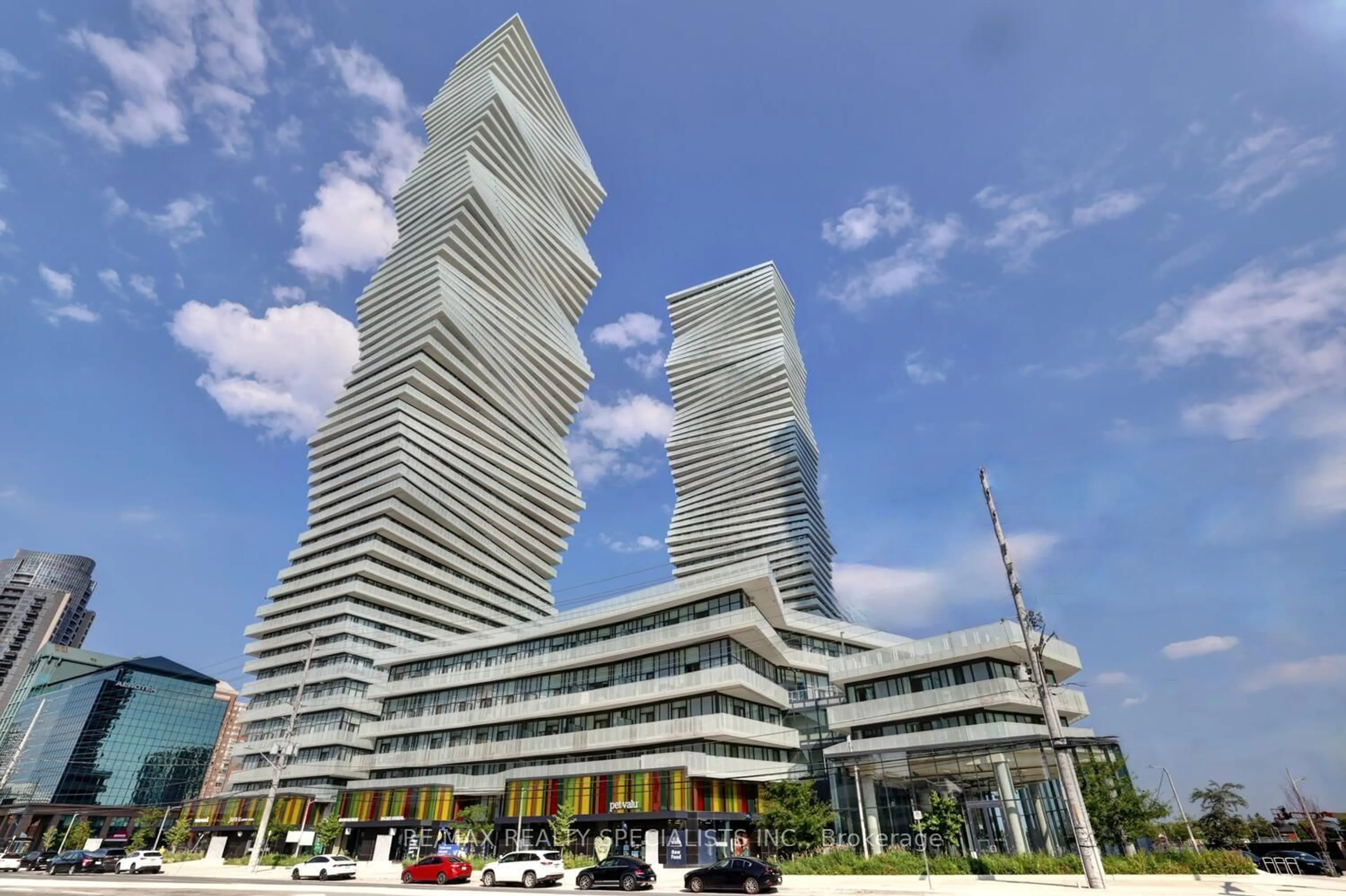 Indoor foyer for 3900 CONFEDERATION Pkwy #3401, Mississauga Ontario L5B 0M3