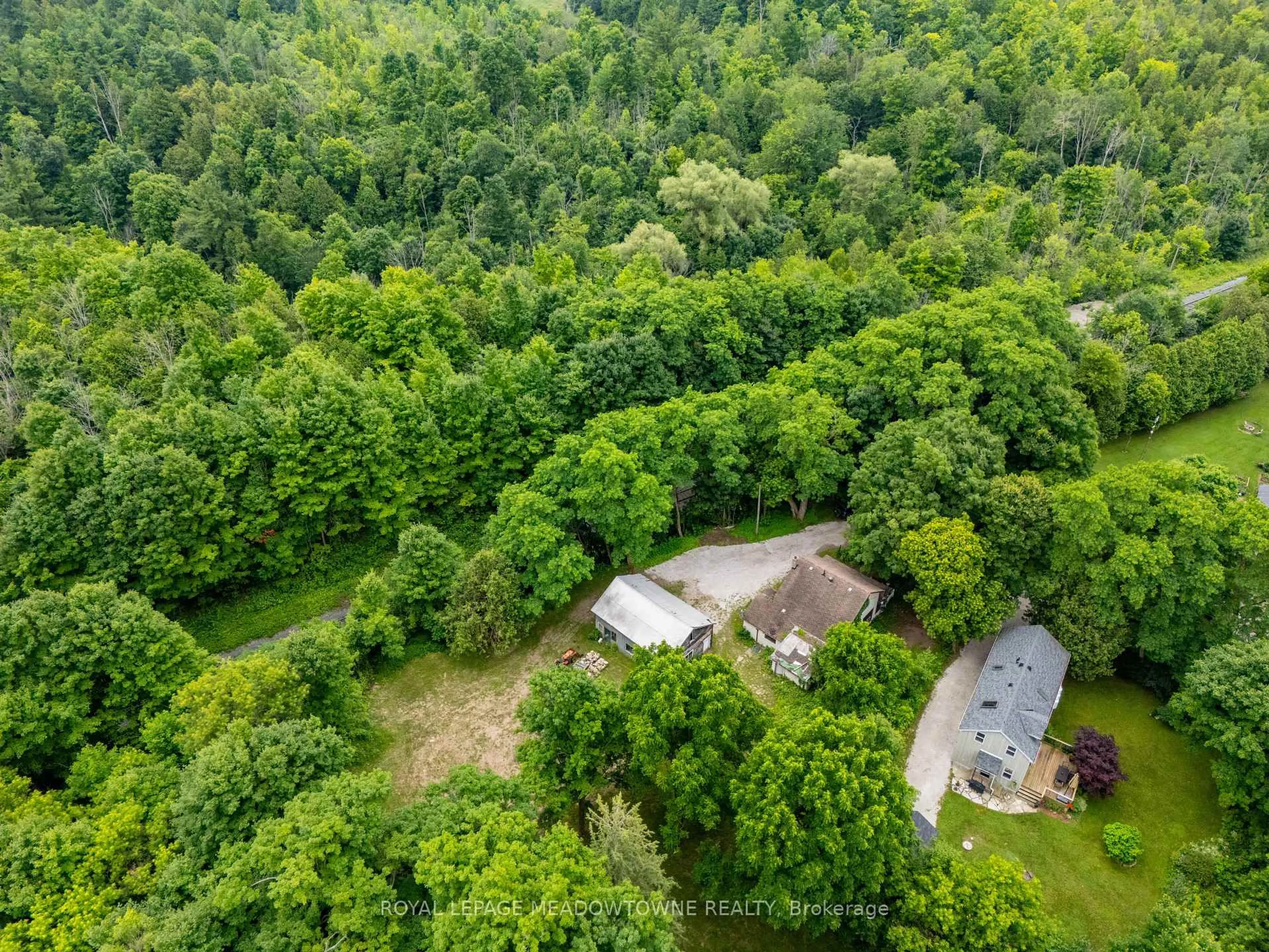 A pic from outside/outdoor area/front of a property/back of a property/a pic from drone, forest/trees view for 12363 Elizabeth St, Halton Hills Ontario L0P 1H0