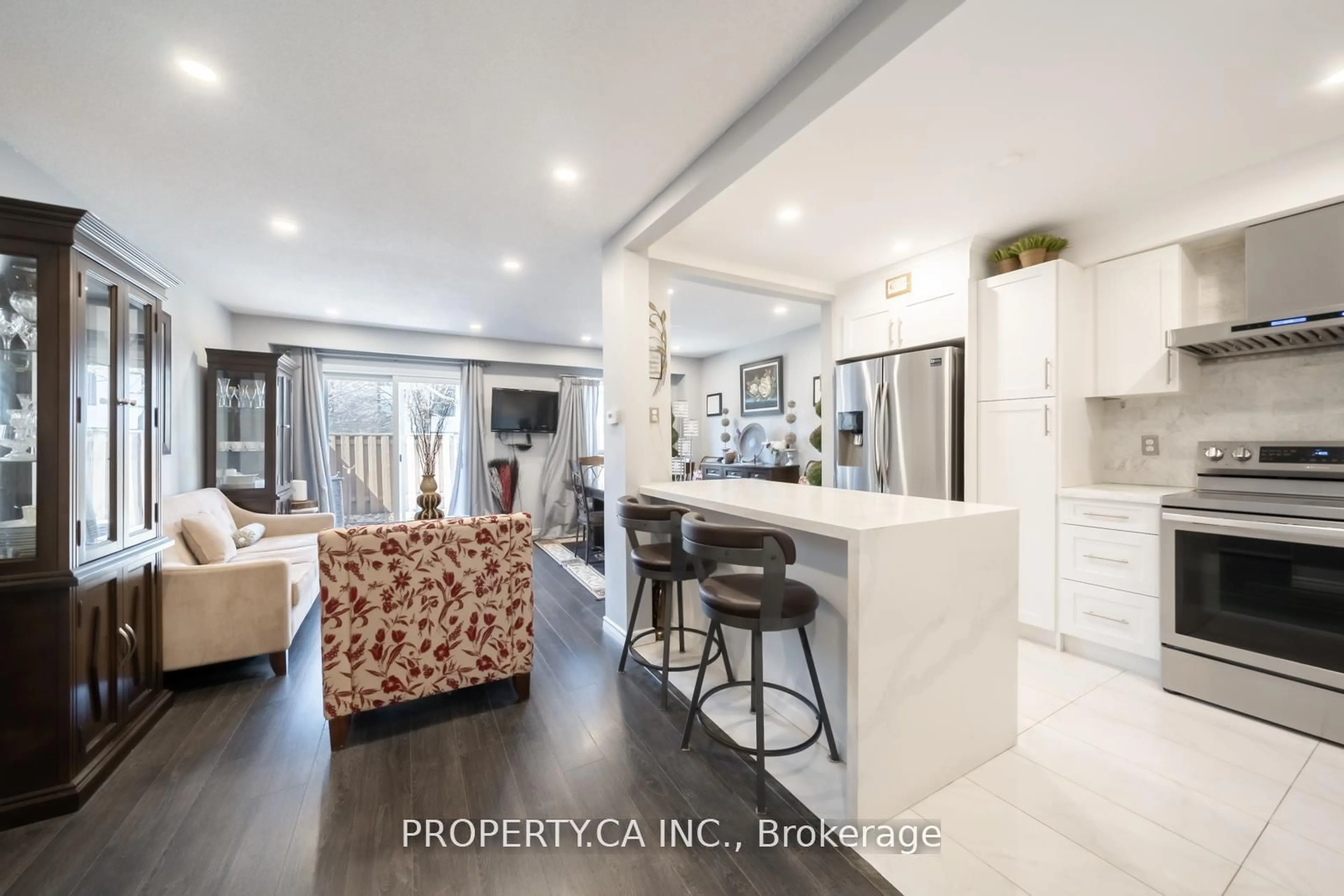 Open concept kitchen, ceramic/tile floor for 64 Dawson Cres, Brampton Ontario L6V 3M6