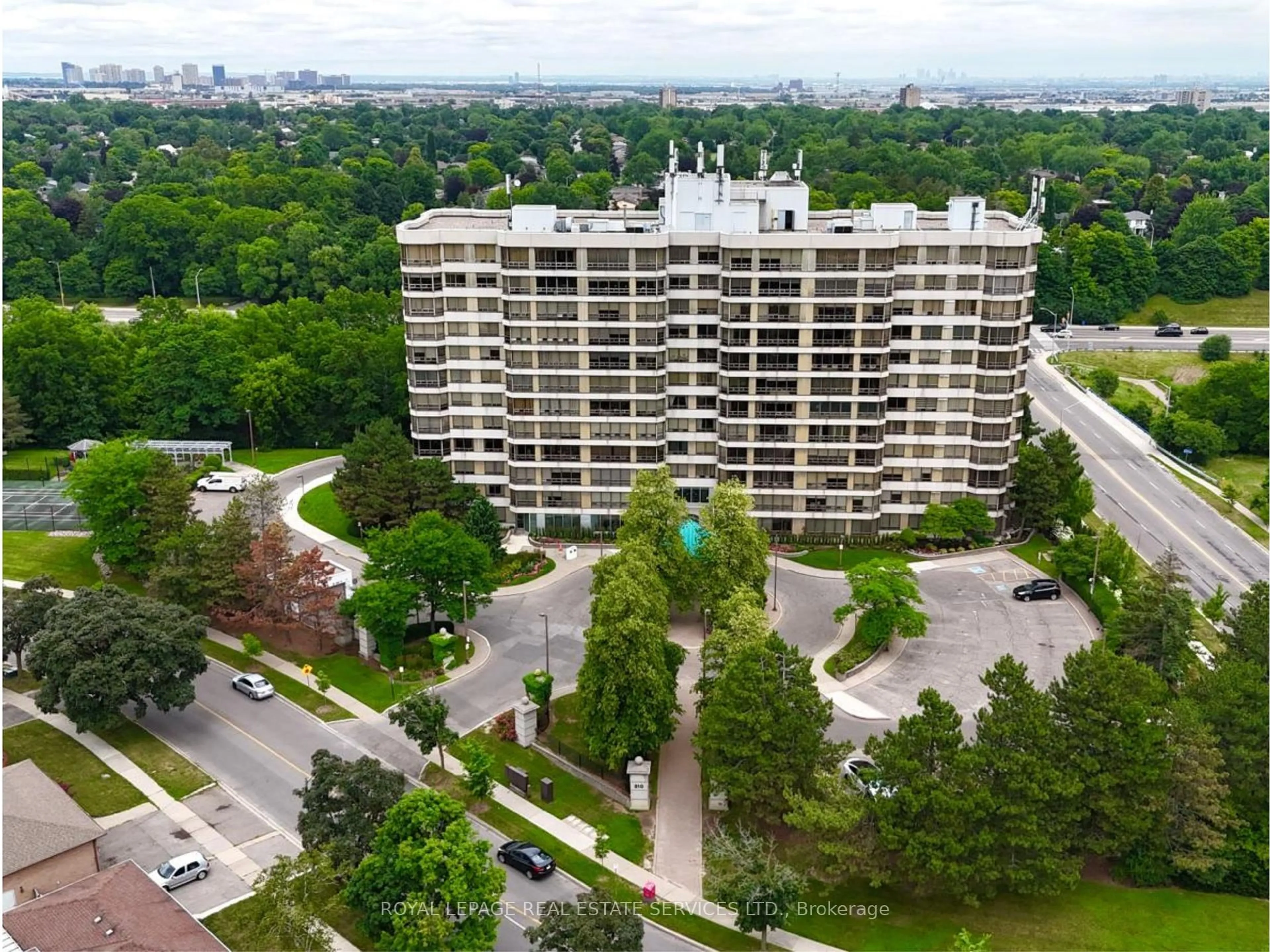 A pic from outside/outdoor area/front of a property/back of a property/a pic from drone, city buildings view from balcony for 310 Mill St #202, Brampton Ontario L6Y 3B1