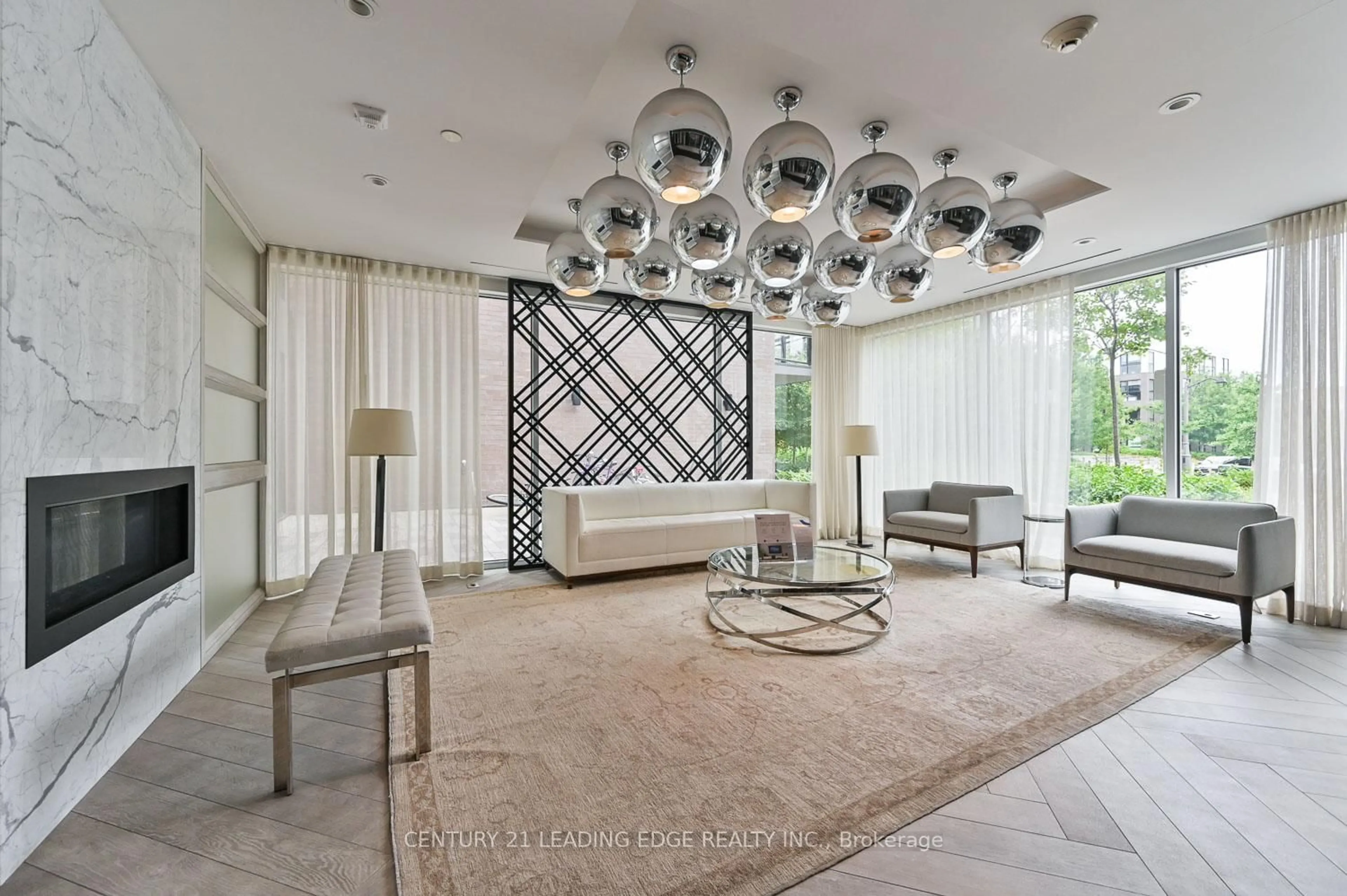Indoor foyer for 168 Sabina Dr #301, Oakville Ontario L6H 0W5