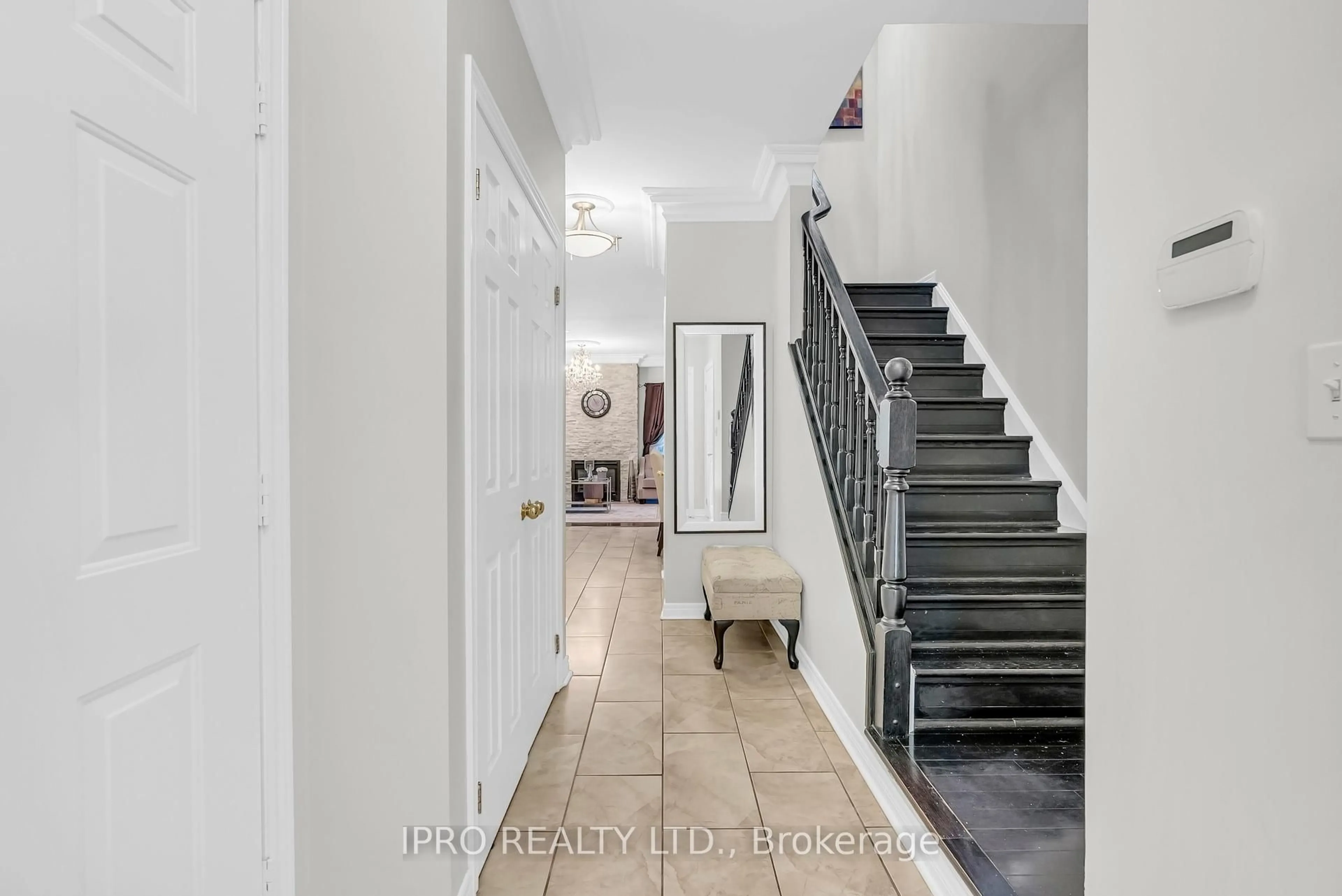 Indoor entryway for 7385 Magistrate Tr #25, Mississauga Ontario L5W 1W8