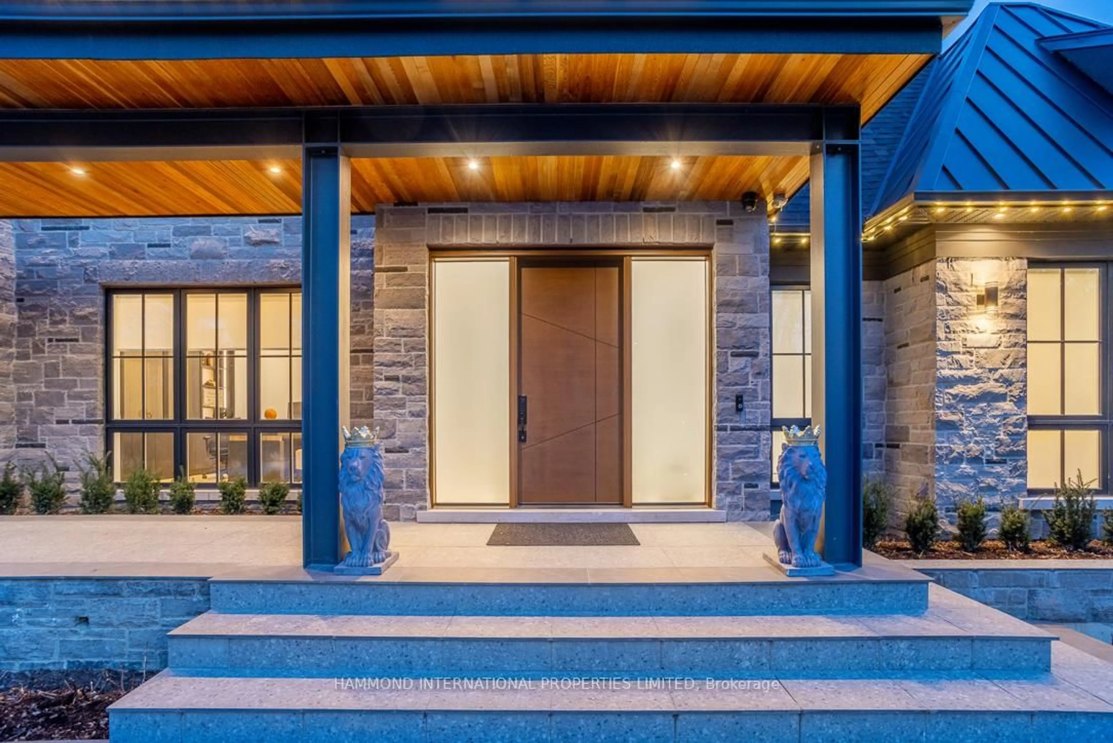 Indoor entryway for 1258 Indian Rd, Mississauga Ontario L5H 1S1