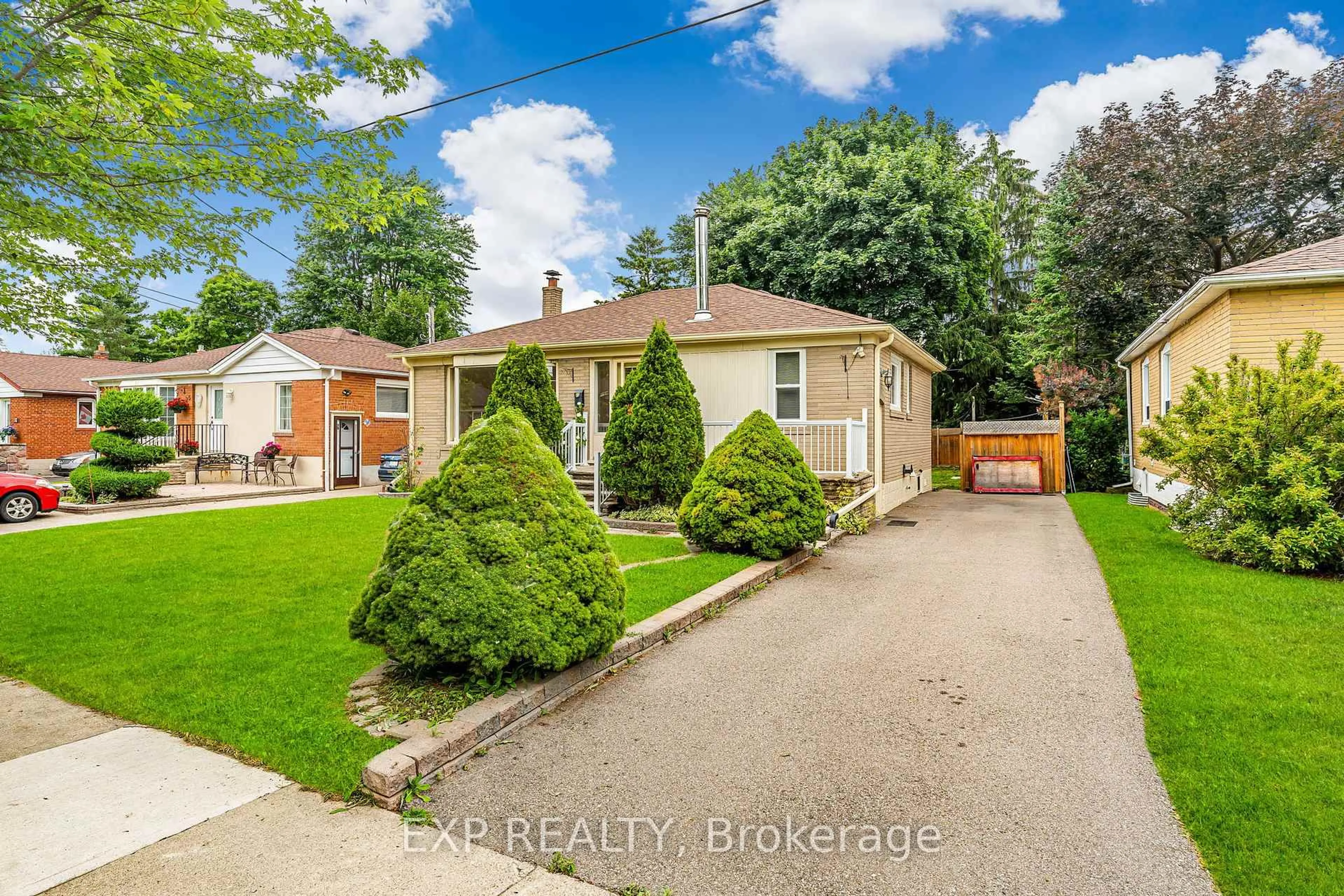 A pic from outside/outdoor area/front of a property/back of a property/a pic from drone, street for 27 Shelley St, Halton Hills Ontario L7G 3X1