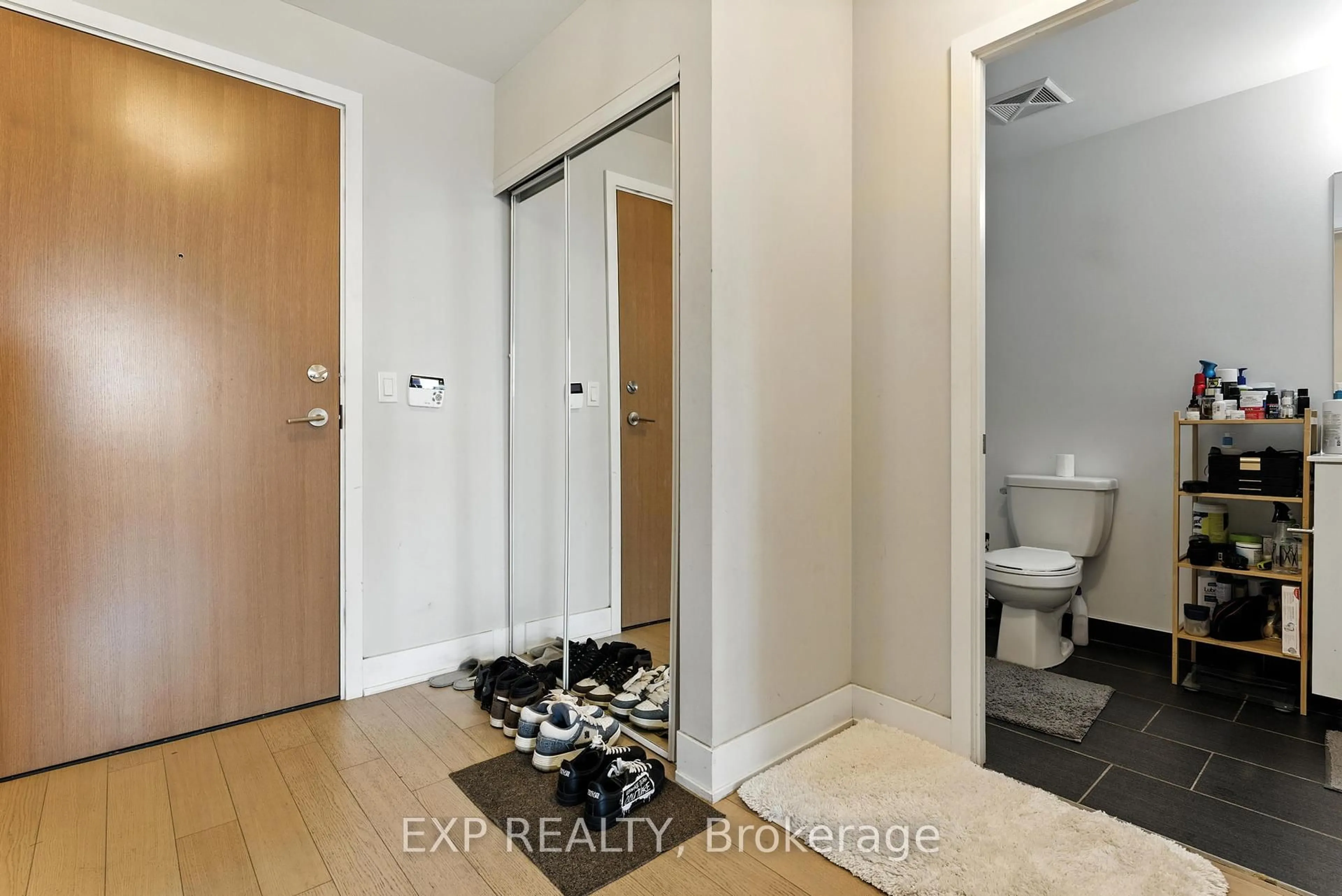 Indoor entryway for 20 Shore Breeze Dr #3003, Toronto Ontario M8V 0C7