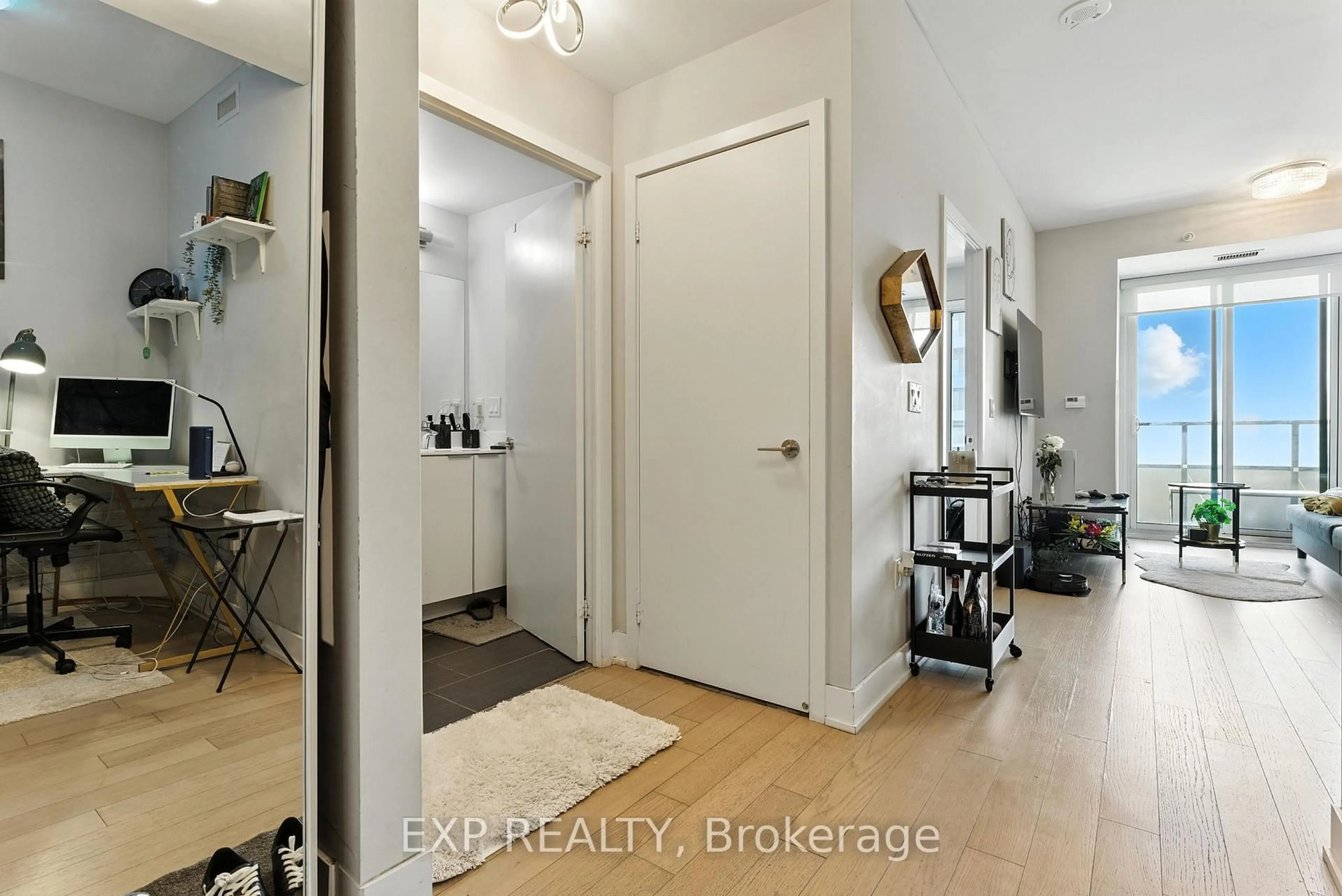 Indoor entryway for 20 Shore Breeze Dr #3003, Toronto Ontario M8V 0C7