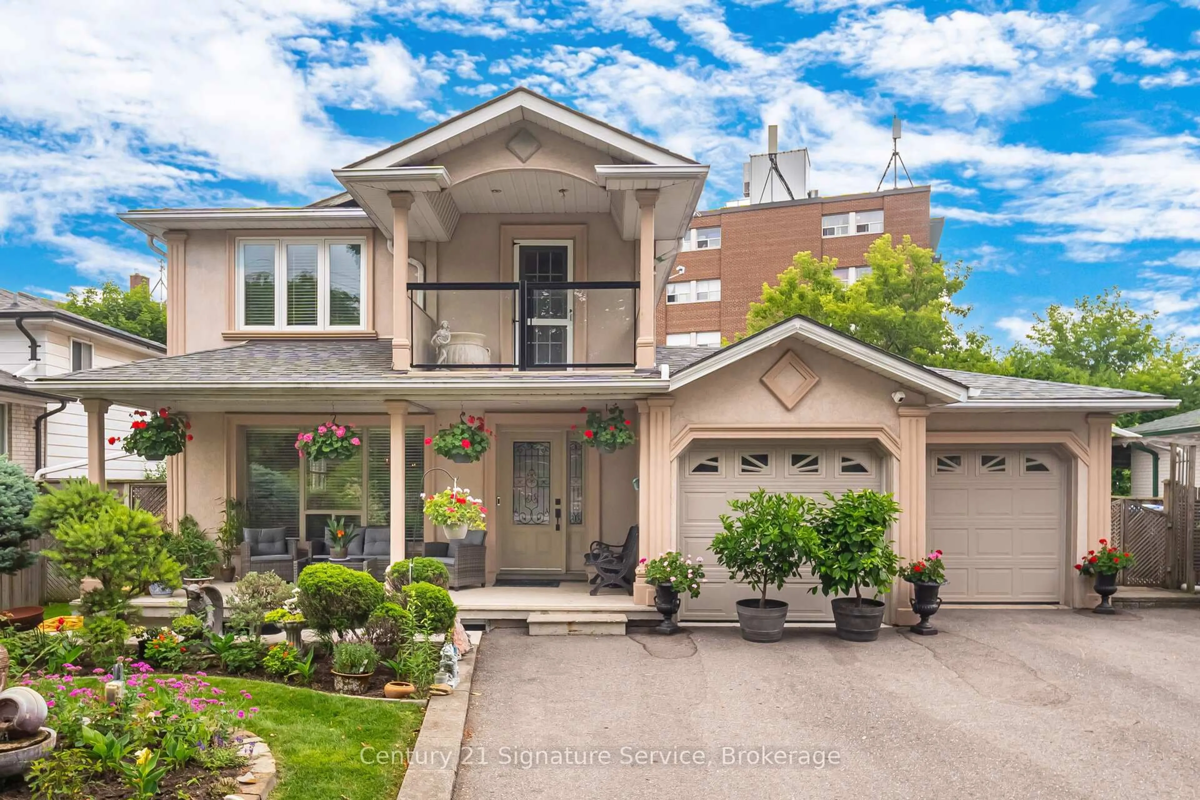 Home with brick exterior material, street for 512 Selsey Dr, Mississauga Ontario L5A 1B9