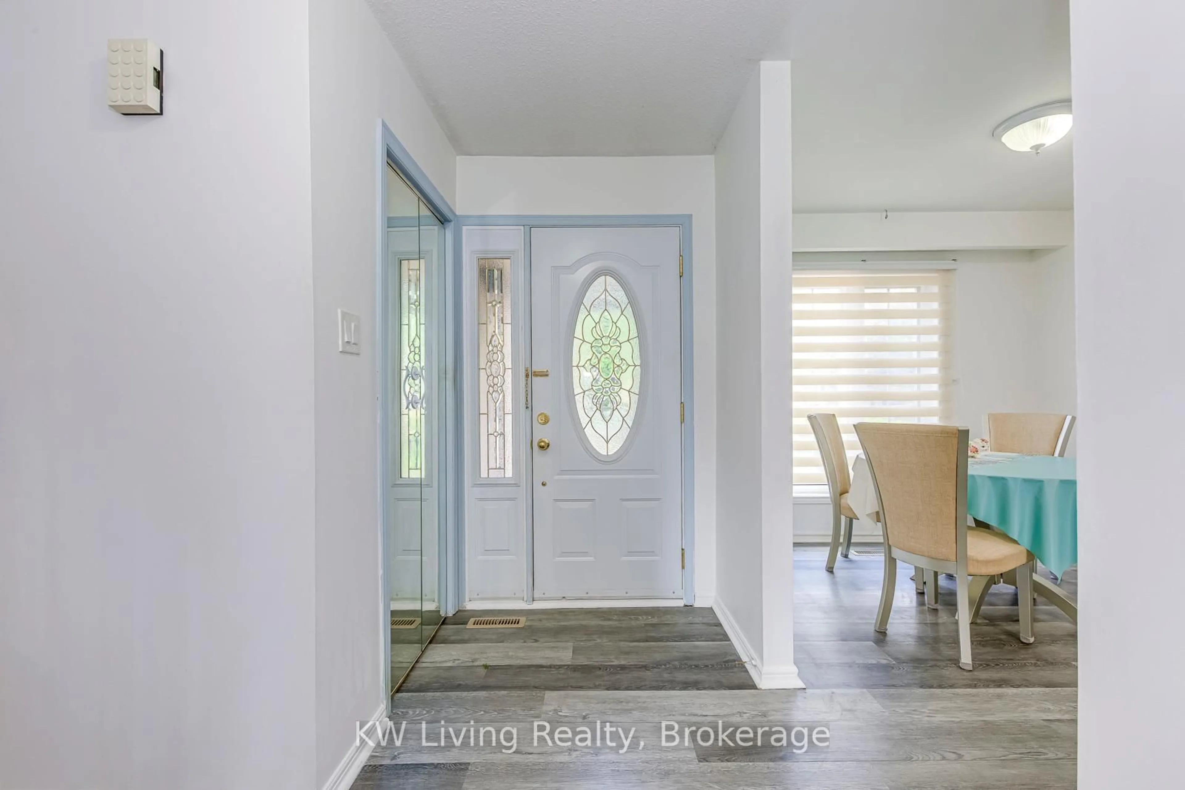 Indoor entryway for 12 Kline Crt, Brampton Ontario L6Z 1E5
