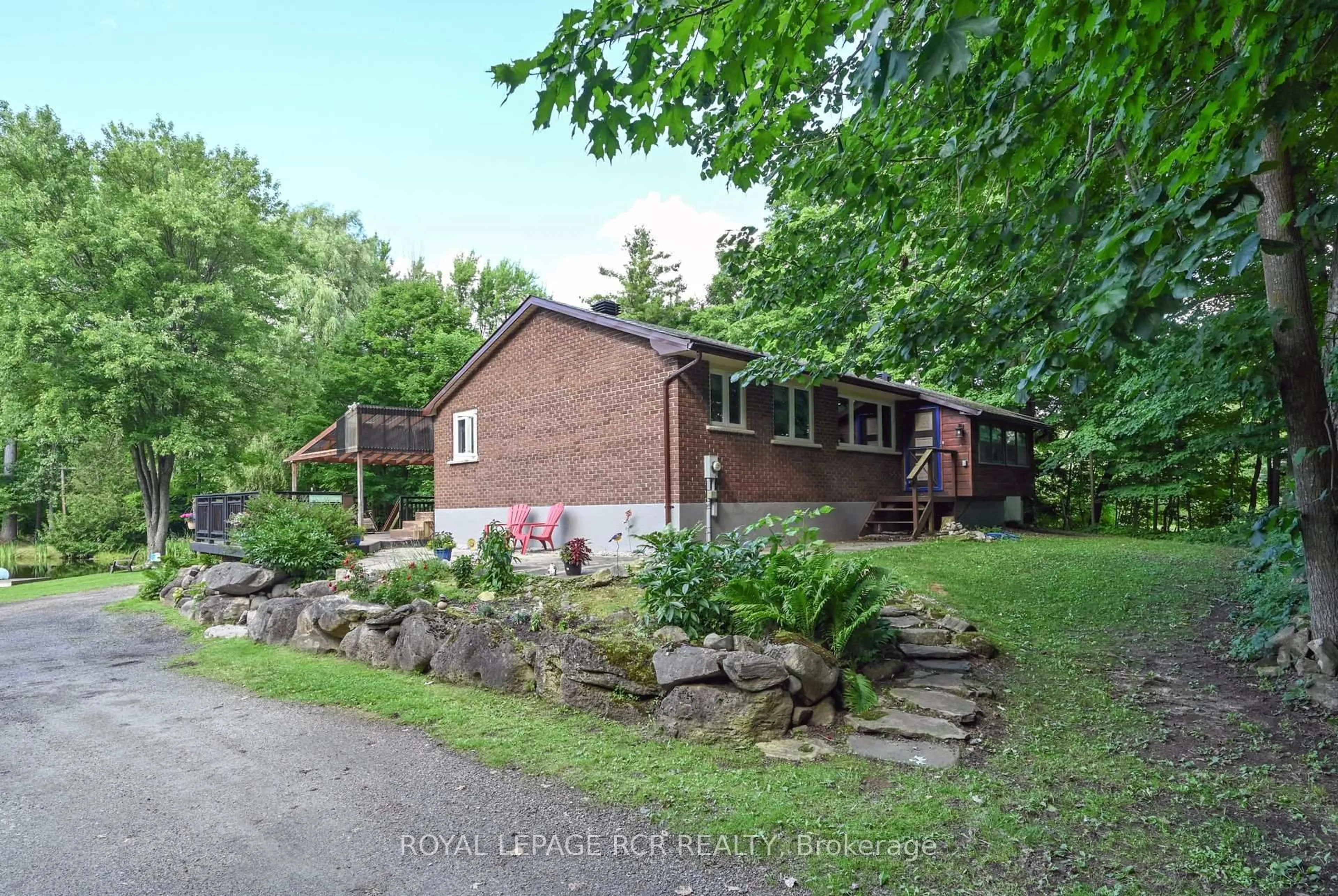 A pic from outside/outdoor area/front of a property/back of a property/a pic from drone, unknown for 14007 Fifth Line, Halton Hills Ontario L0P 1H0