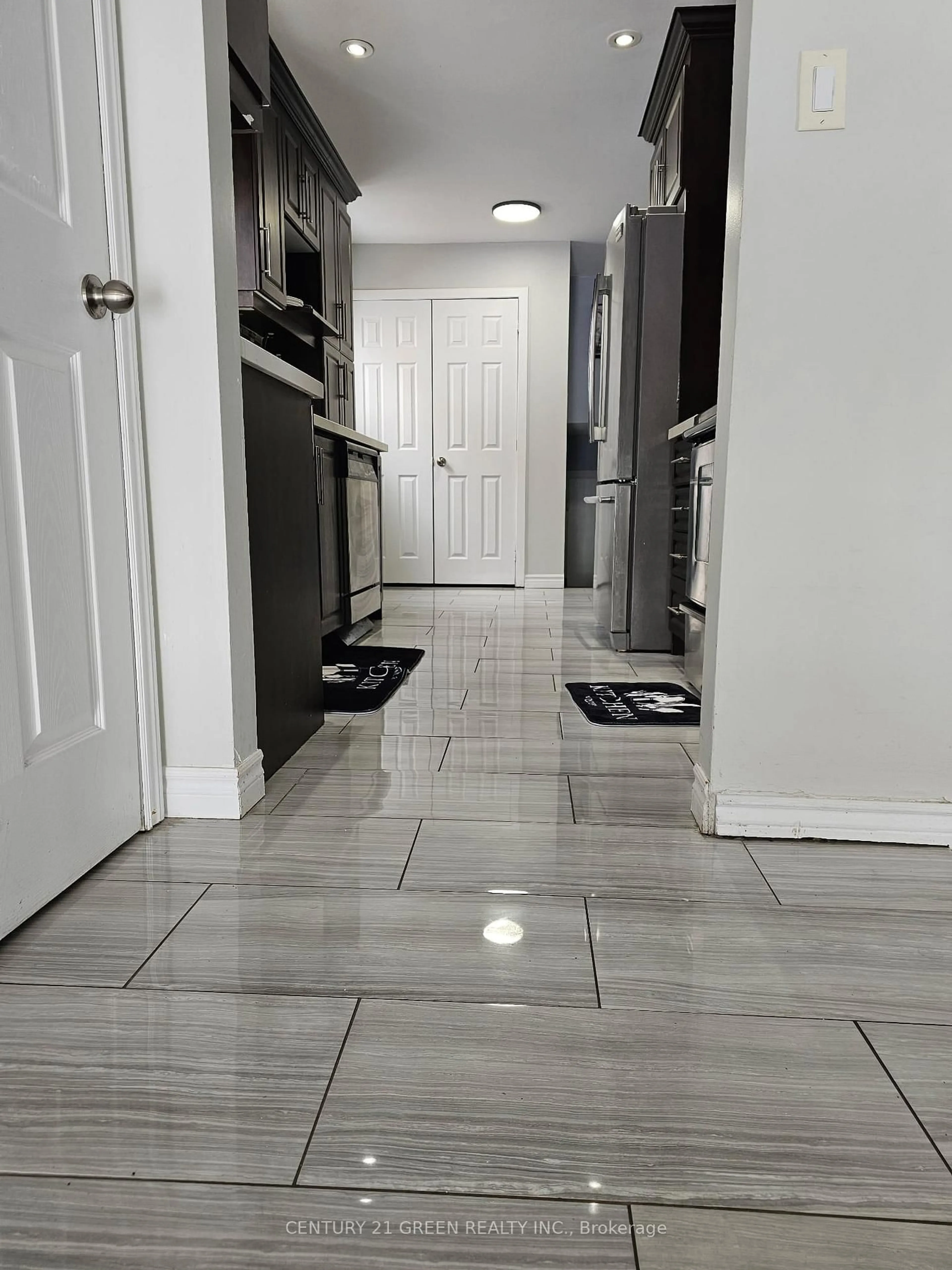 Indoor entryway for 62 Histon Cres, Brampton Ontario L6V 3R1