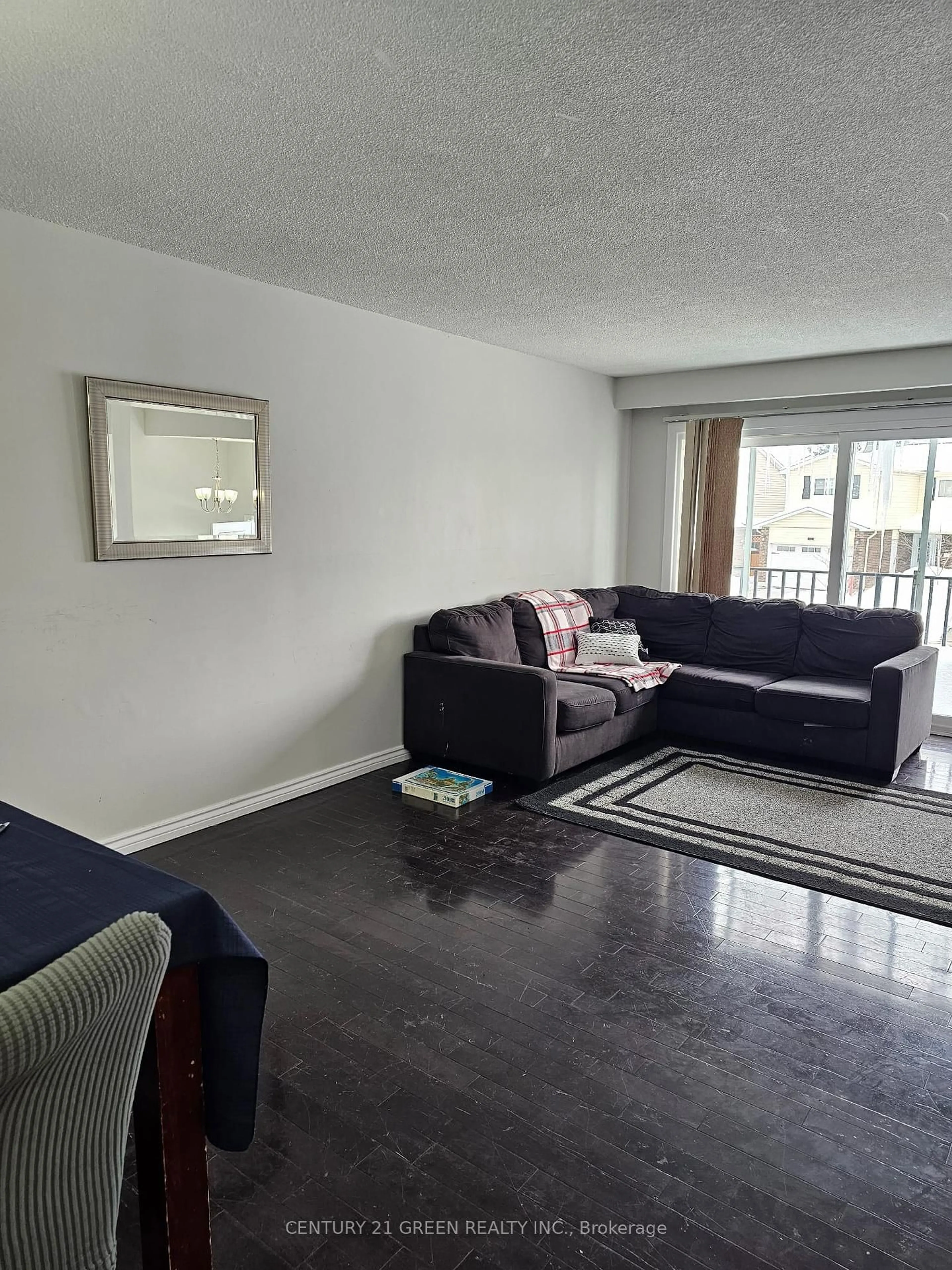 Living room with furniture, unknown for 62 Histon Cres, Brampton Ontario L6V 3R1