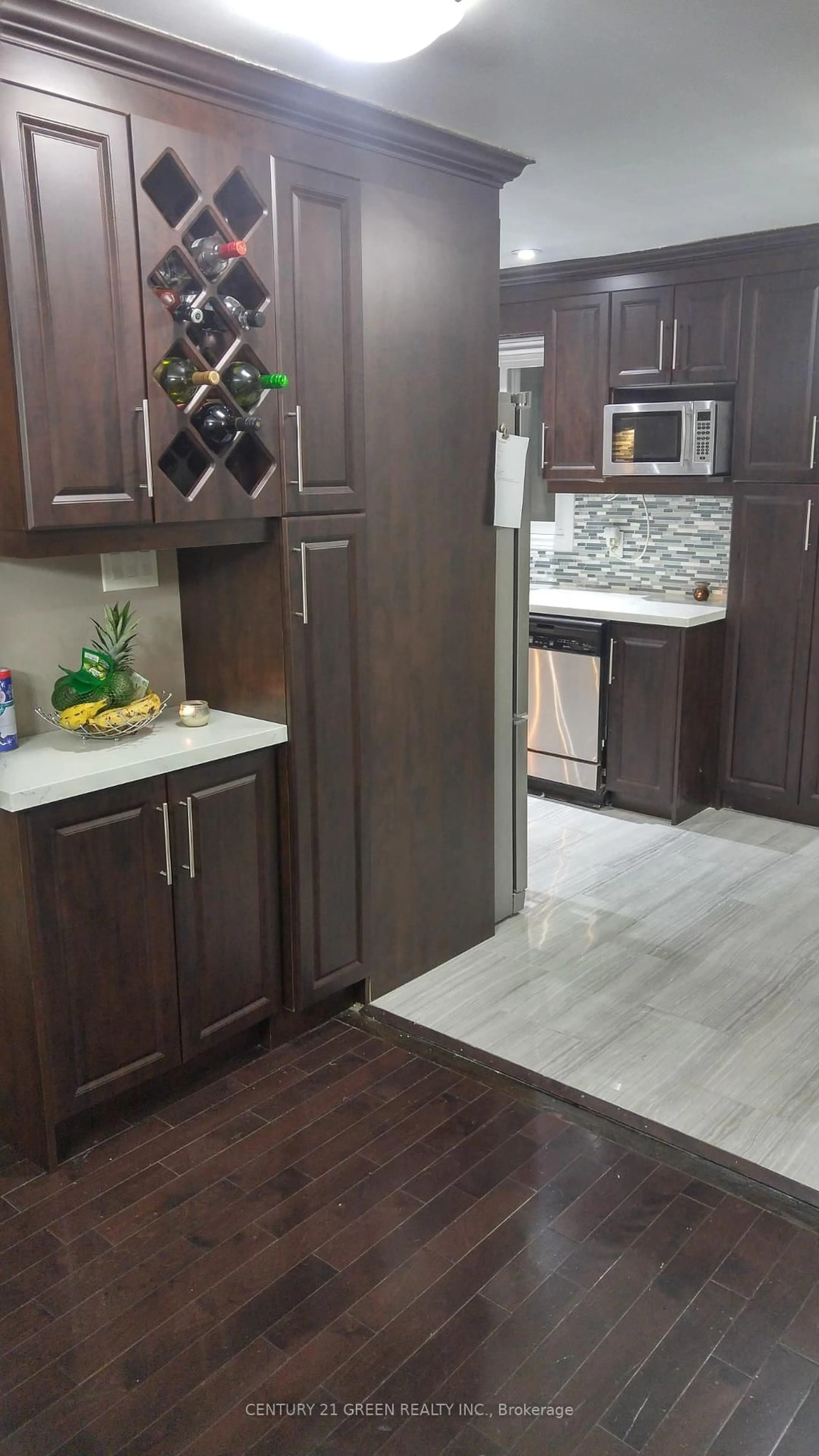 Open concept kitchen, unknown for 62 Histon Cres, Brampton Ontario L6V 3R1