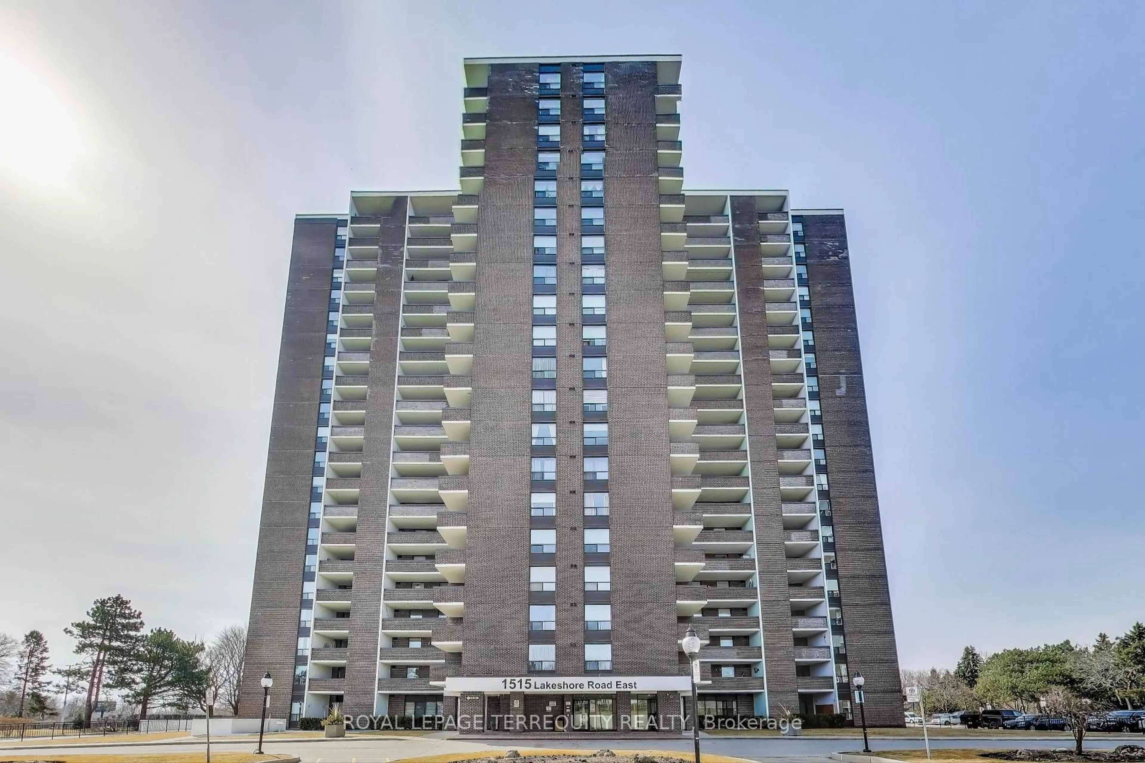 Indoor foyer for 1515 Lakeshore Rd #1510, Mississauga Ontario L5E 3E3