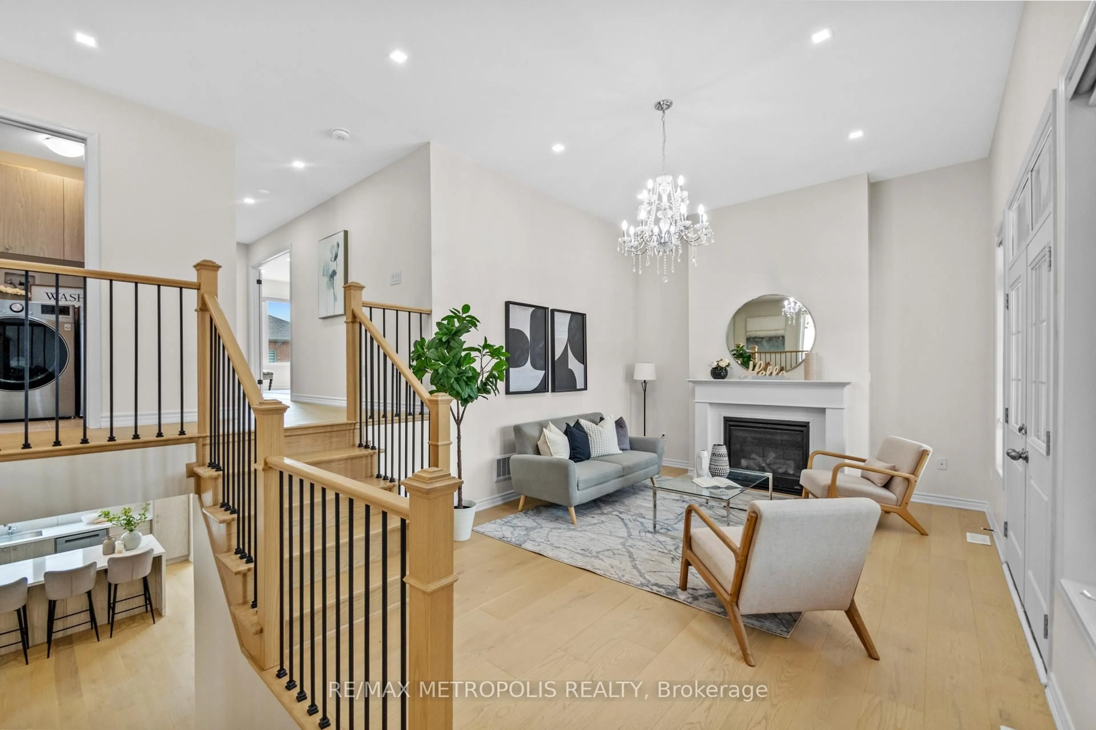 Living room with furniture, unknown for 476 Boyd Lane, Milton Ontario L9E 1W6