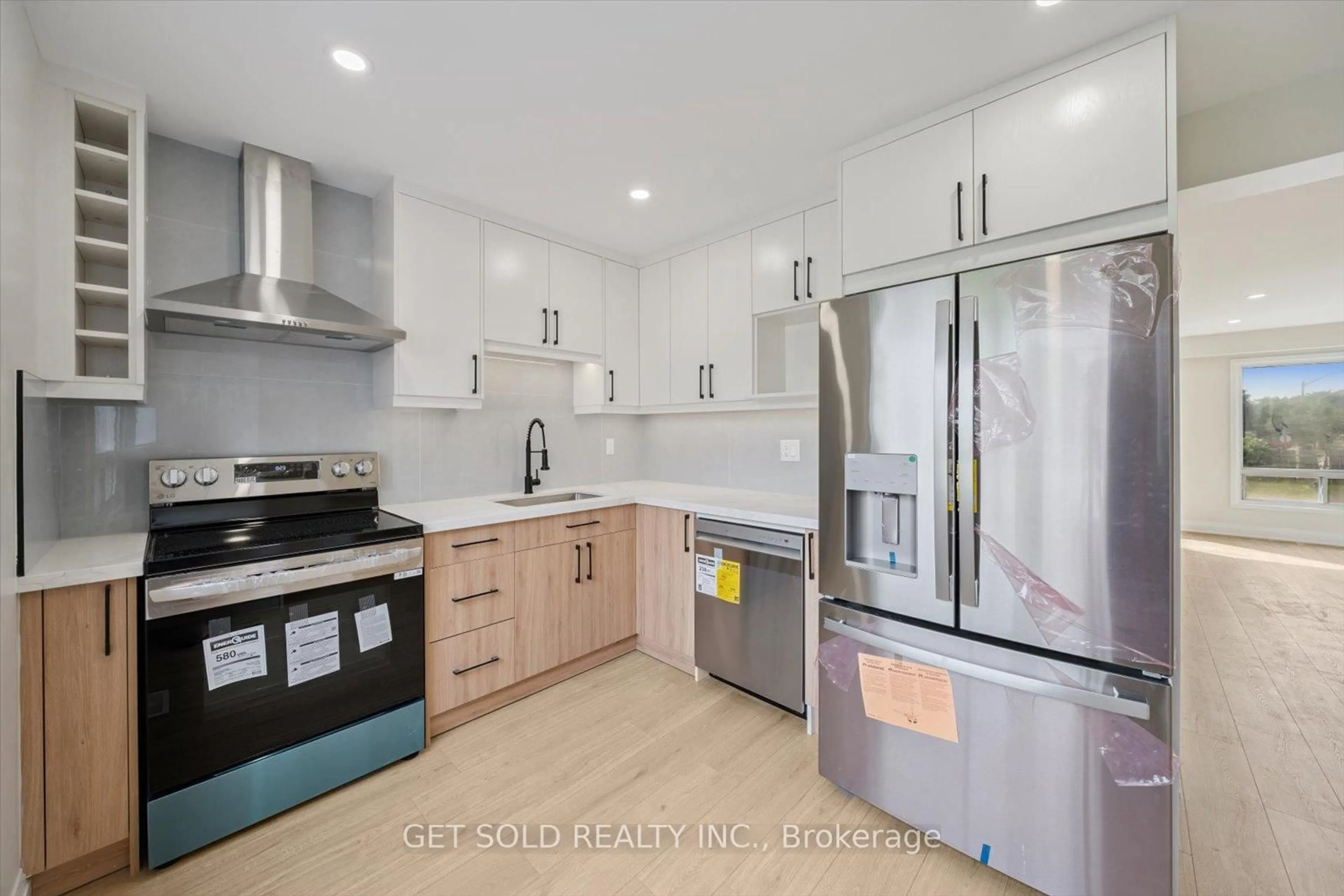 Open concept kitchen, unknown for 7149 Delmonte Cres, Mississauga Ontario L4T 3L4