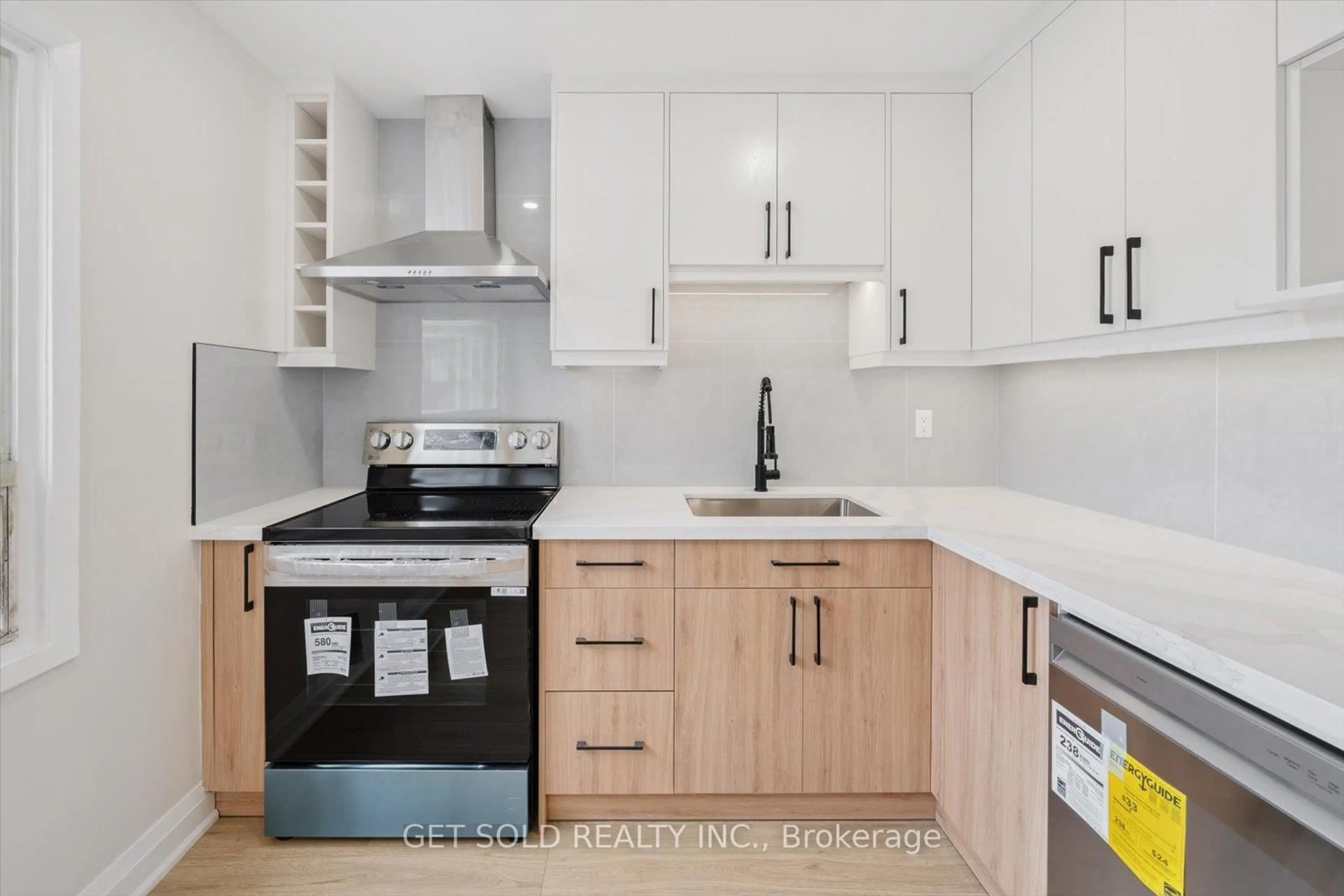 Standard kitchen, unknown for 7149 Delmonte Cres, Mississauga Ontario L4T 3L4