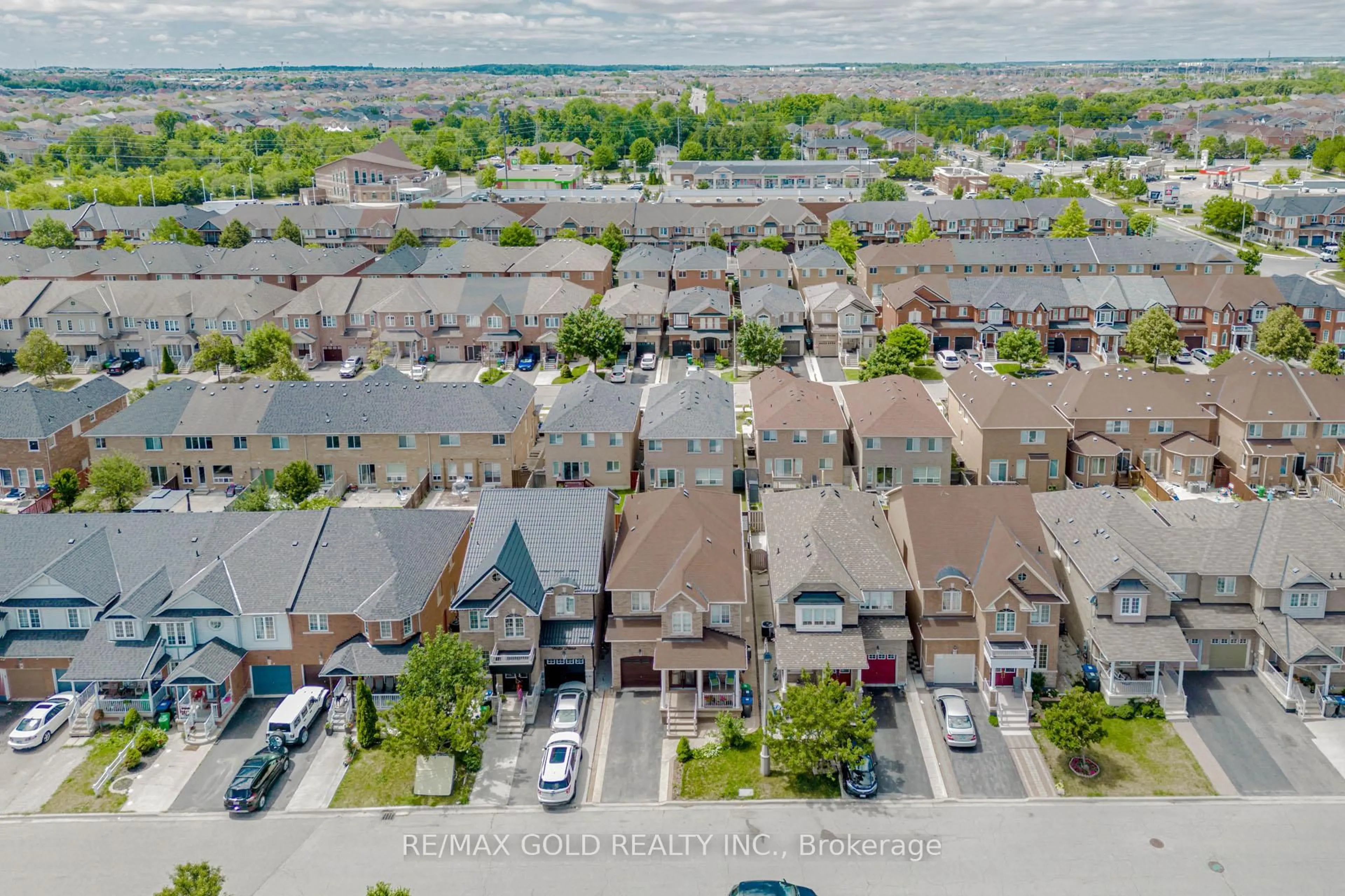 A pic from outside/outdoor area/front of a property/back of a property/a pic from drone, street for 24 Frostbite Lane, Brampton Ontario L6R 3L6