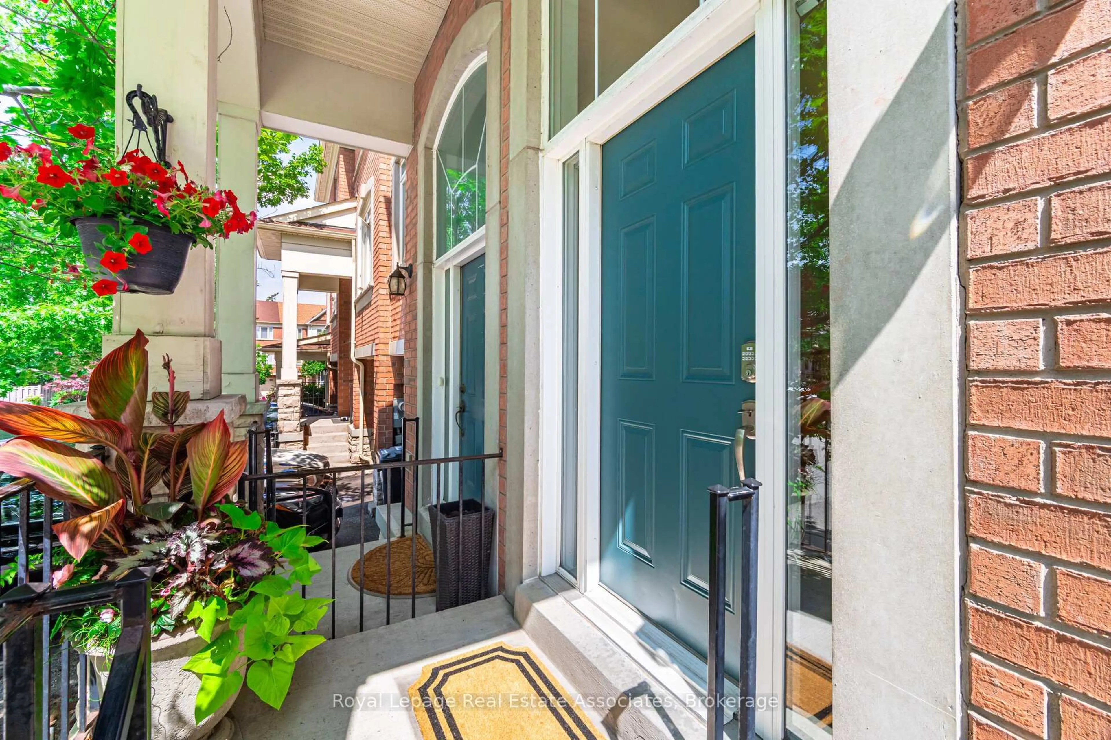 Patio, street for 3207 Joel Kerbel Pl, Mississauga Ontario L4Y 0B1