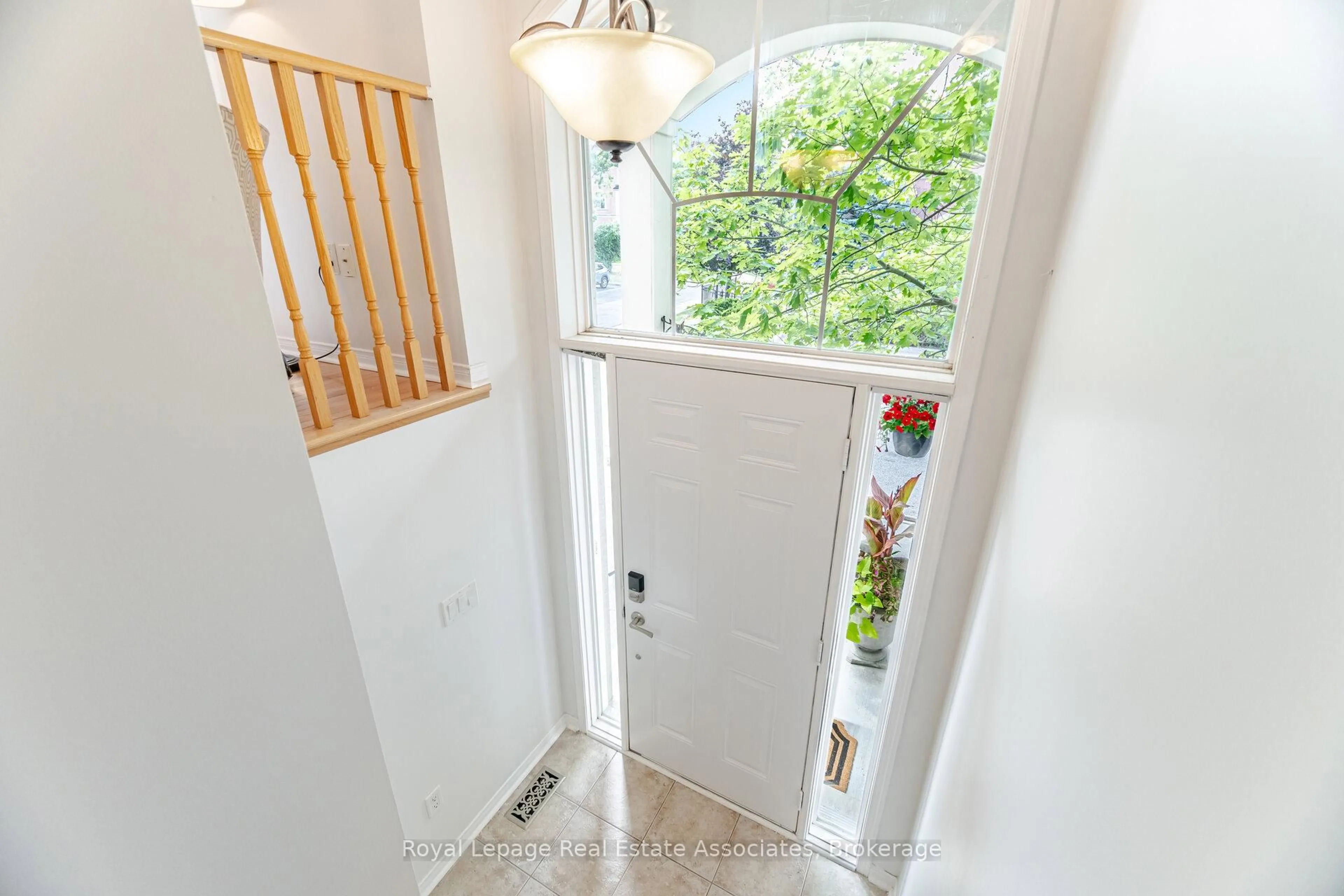 Indoor entryway for 3207 Joel Kerbel Pl, Mississauga Ontario L4Y 0B1