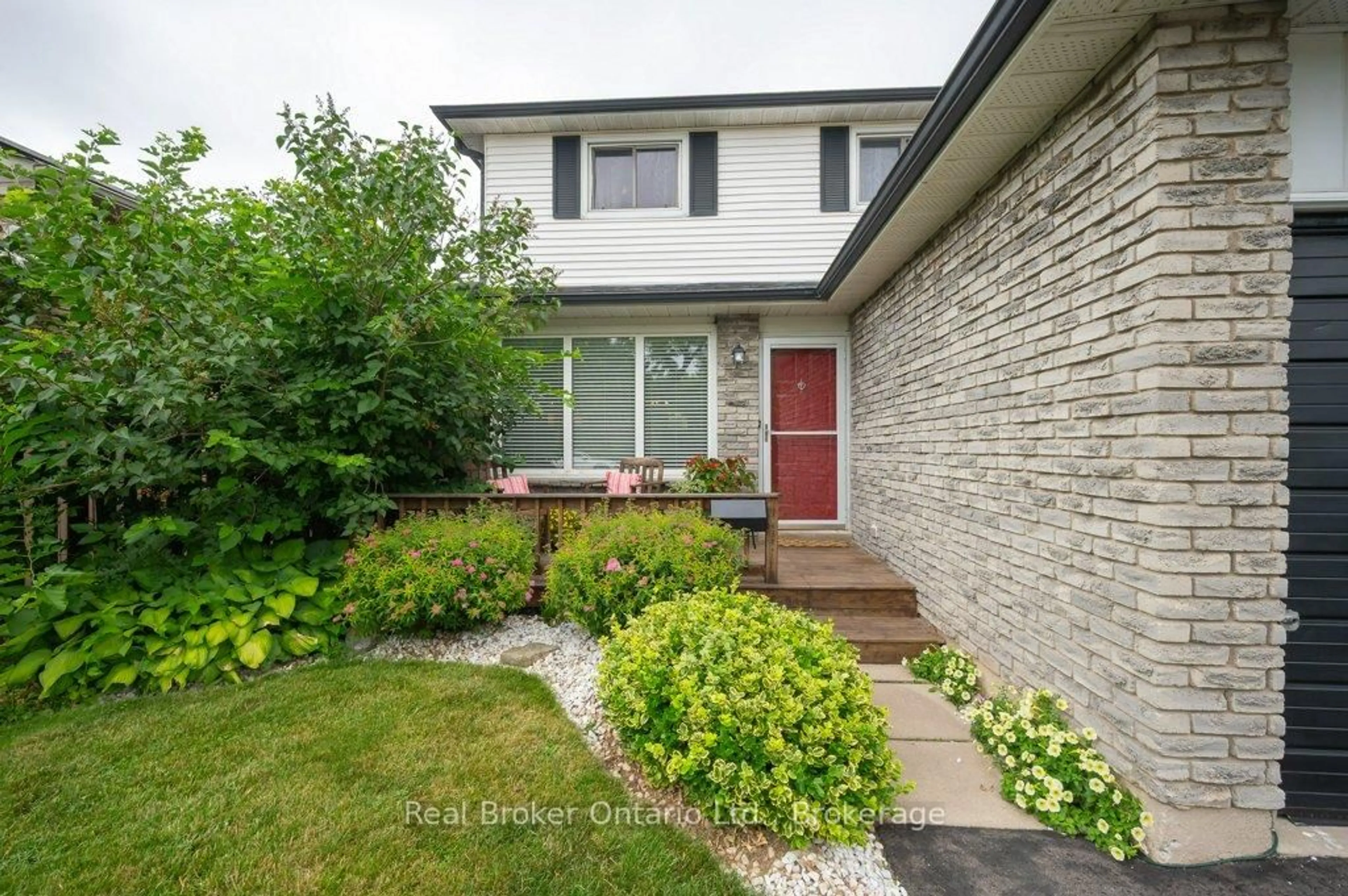 Home with brick exterior material, street for 2302 Malcolm Cres, Burlington Ontario L7P 4H3