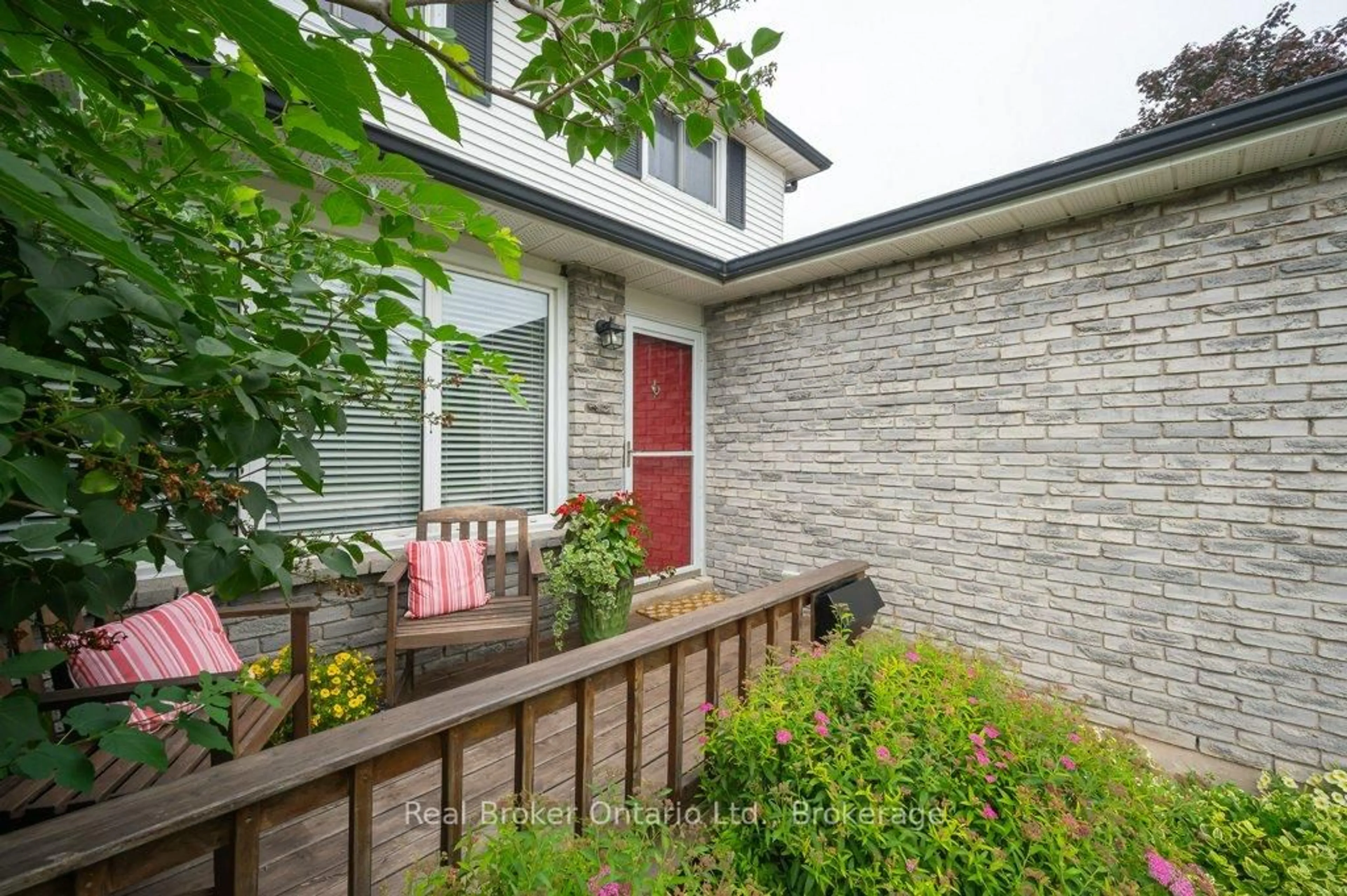 Home with brick exterior material, street for 2302 Malcolm Cres, Burlington Ontario L7P 4H3
