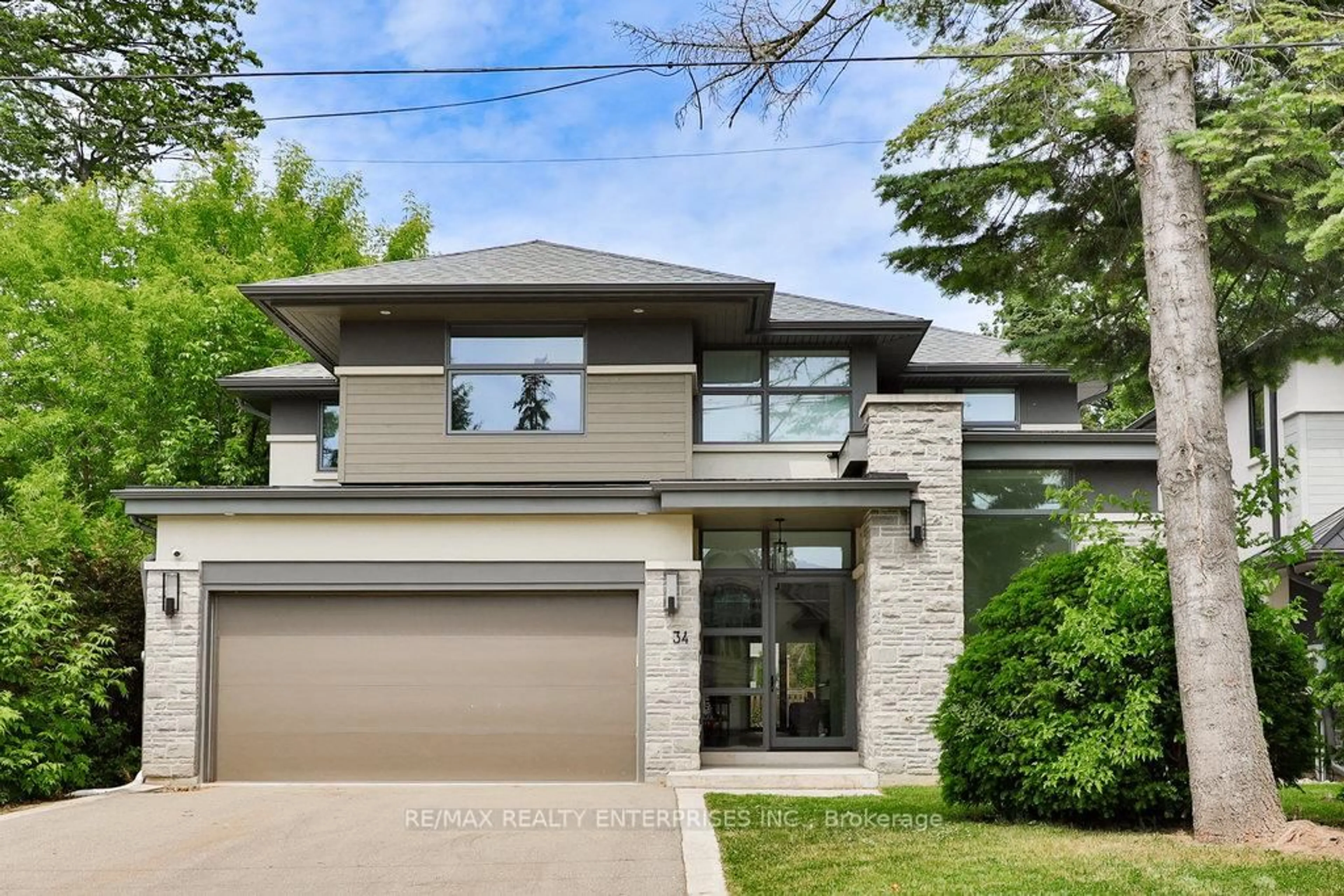 Home with brick exterior material, street for 34 Onaway Rd, Mississauga Ontario L5G 1A4