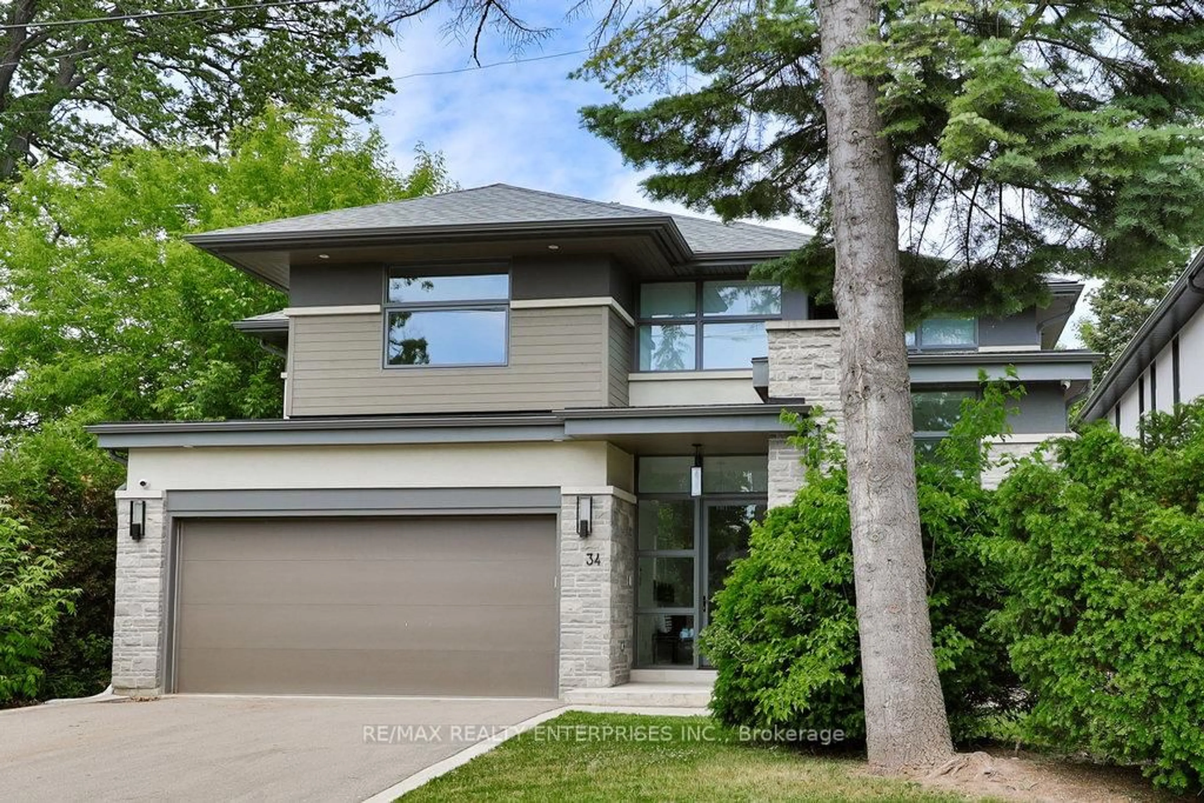 Home with brick exterior material, street for 34 Onaway Rd, Mississauga Ontario L5G 1A4