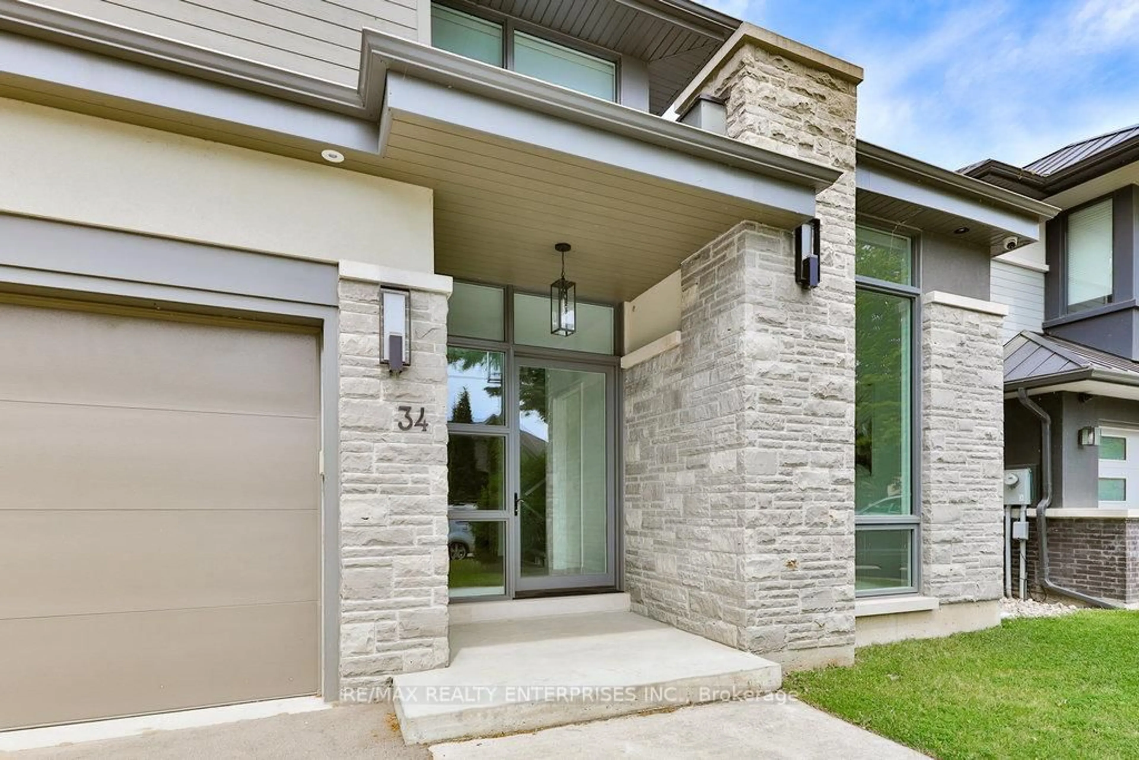 Home with brick exterior material, street for 34 Onaway Rd, Mississauga Ontario L5G 1A4